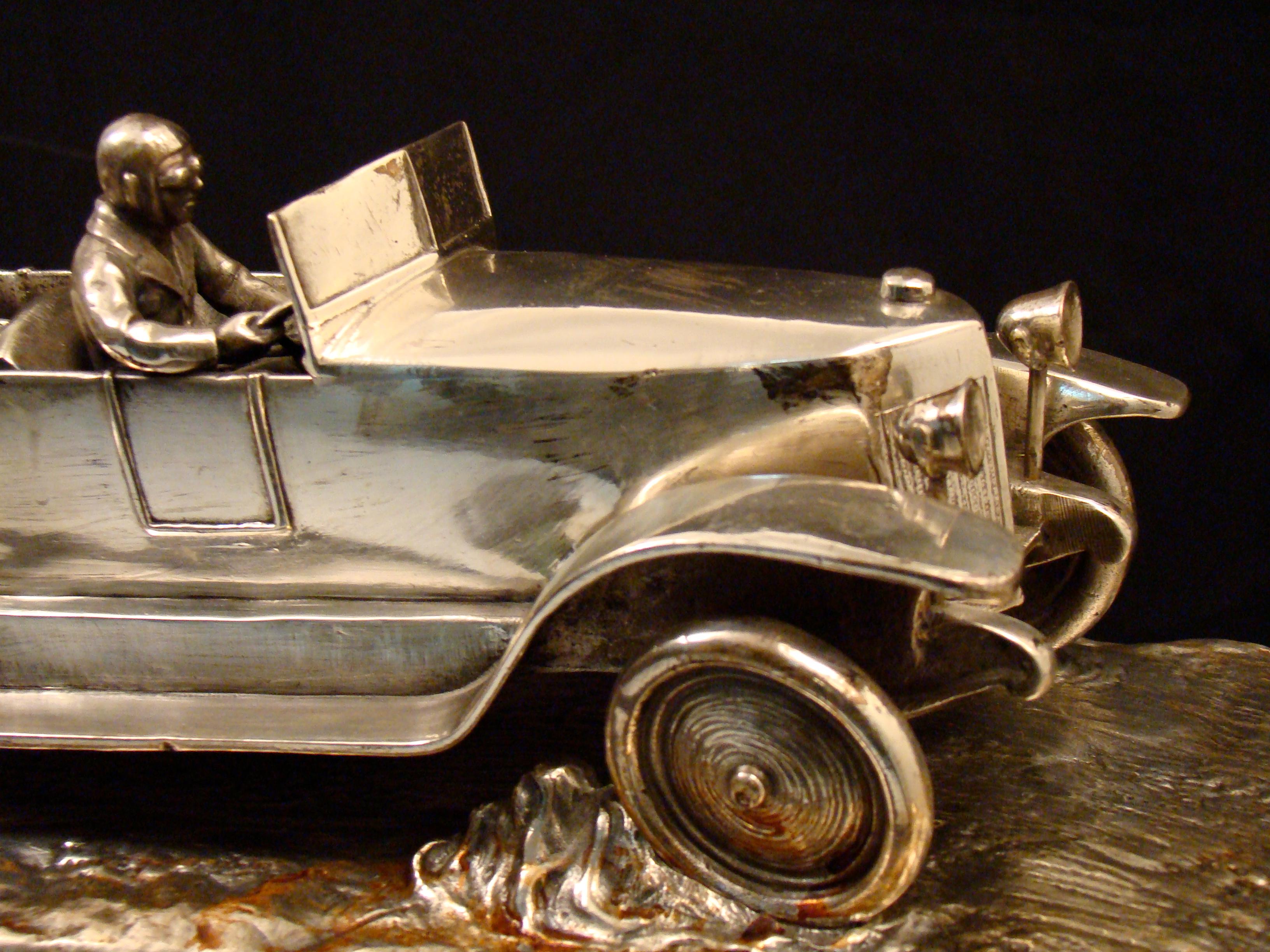 Méda : 1920, Sculpture de voiture en bois Signe : Argentor Wien en vente 2