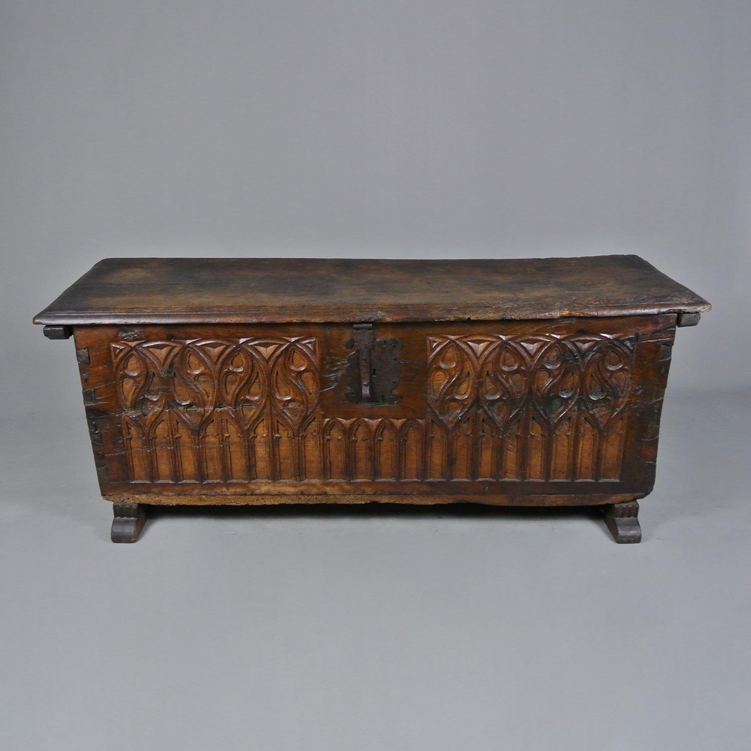 Medieval 16th Century Solid Walnut Gothic Carved Coffer c. 1580 In Good Condition In Heathfield, GB