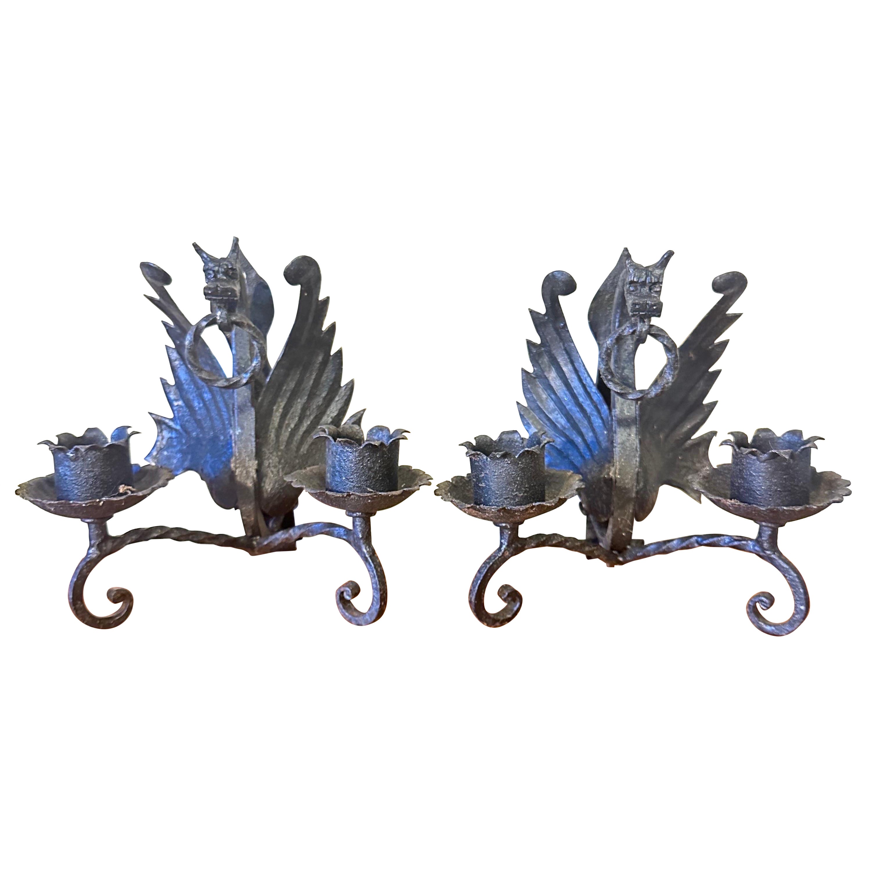 Medieval Antiguo dragón alado apliques de hierro forjado manera de Mazzucotelli en venta