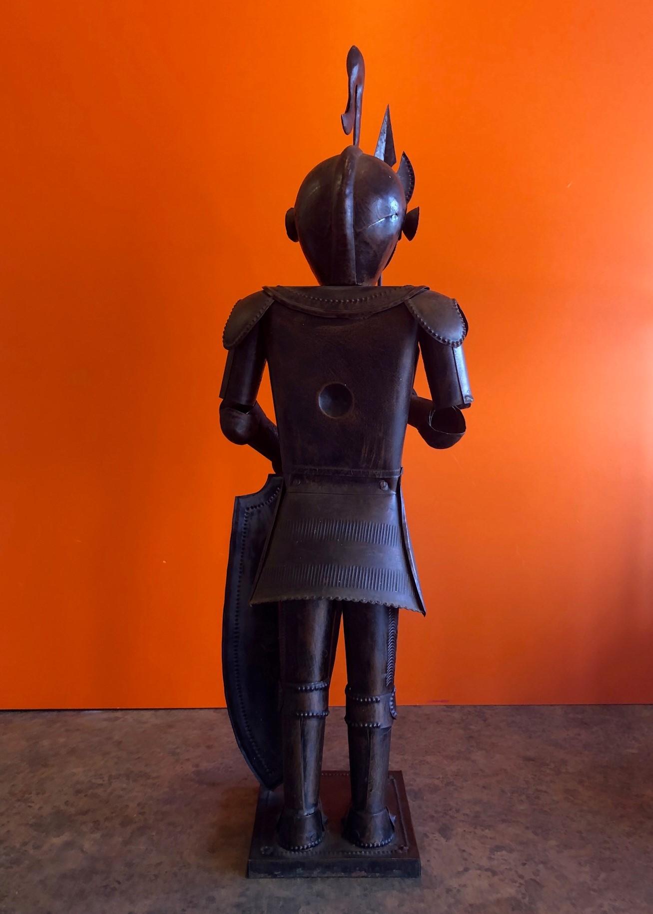 Medieval Armoured Knight Statue In Good Condition In San Diego, CA