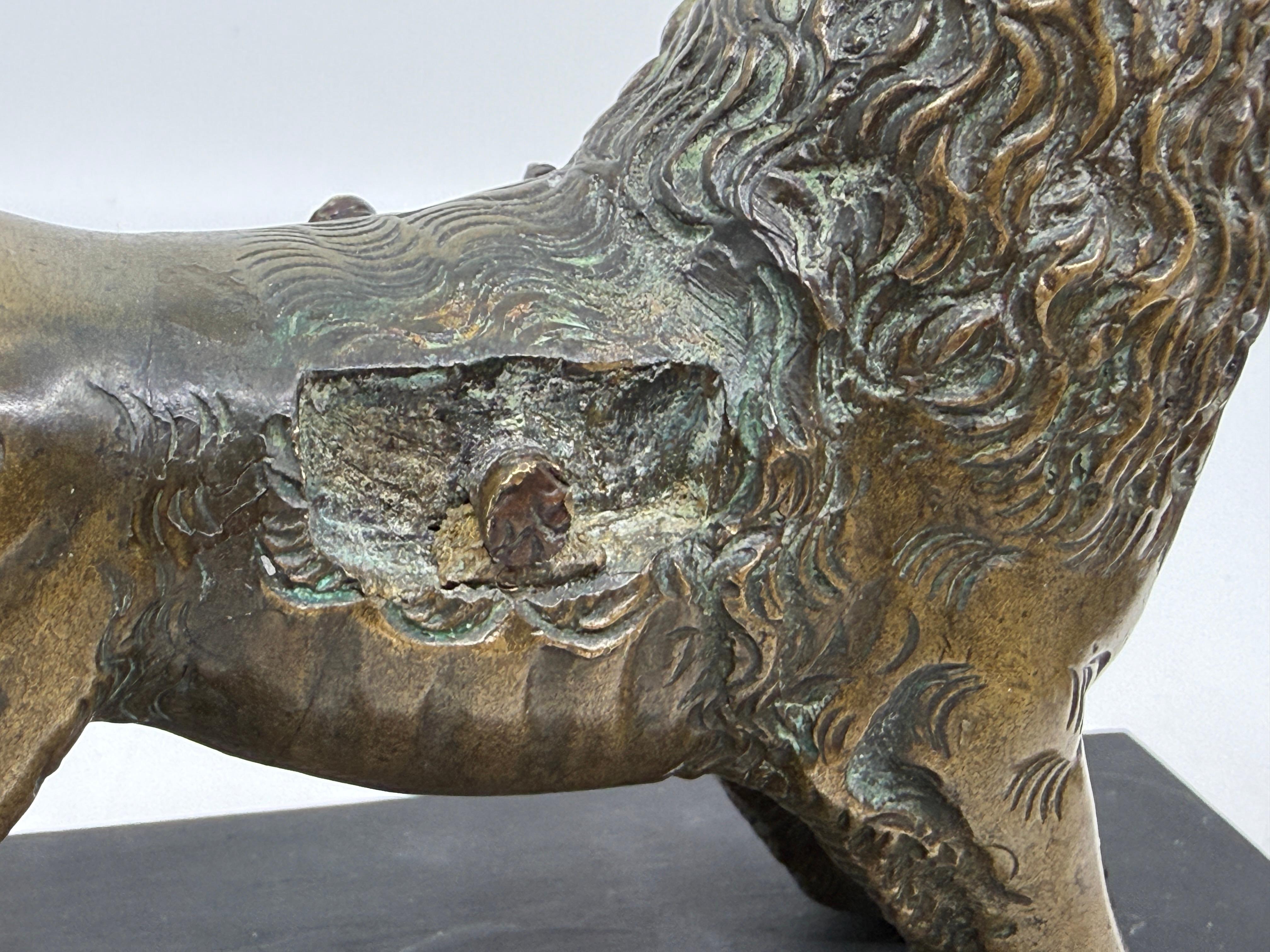 Medieval Bronze Sculpture of a Lion in vendita 4