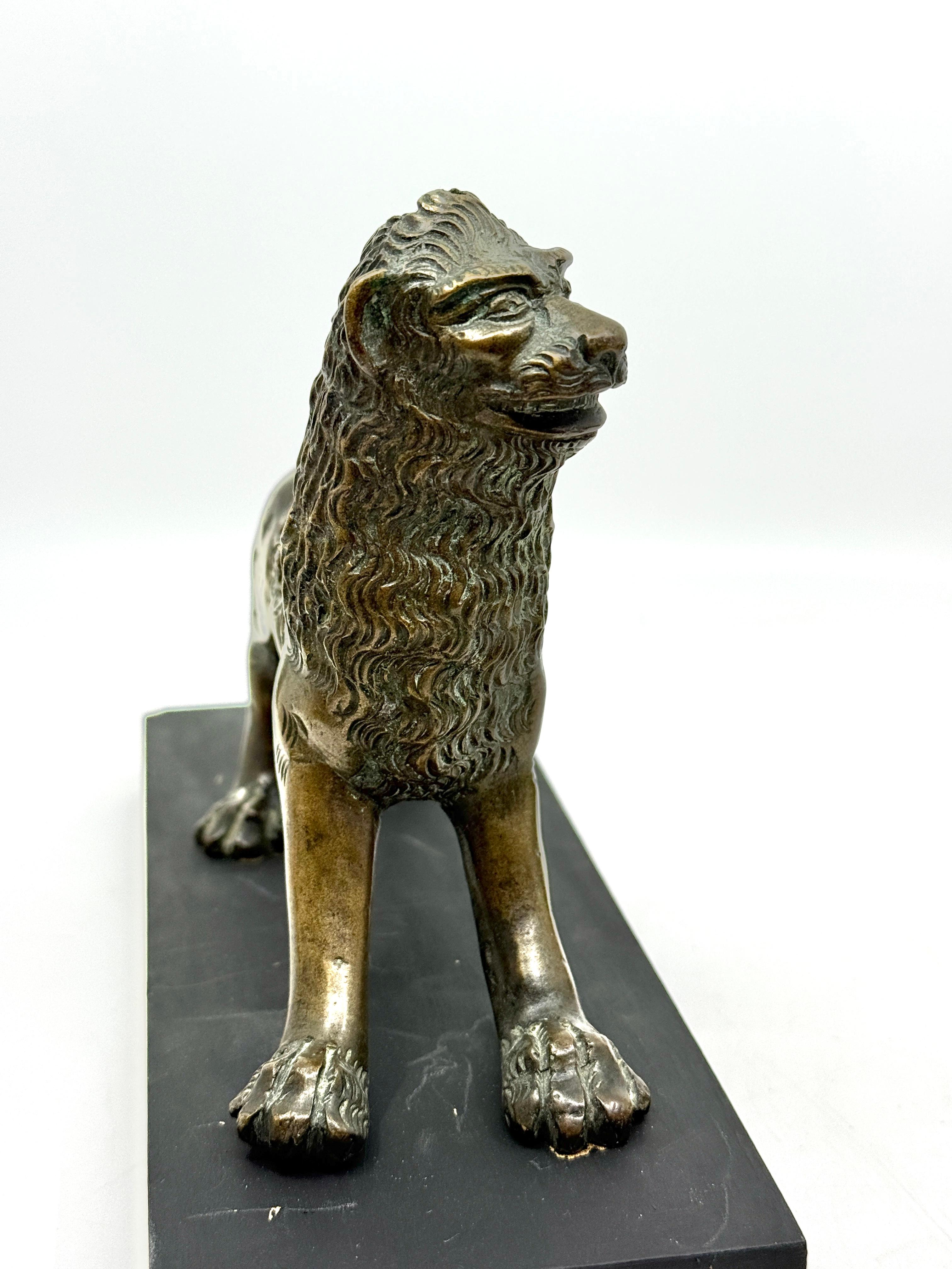 Medieval Bronze Sculpture of a Lion in vendita 10