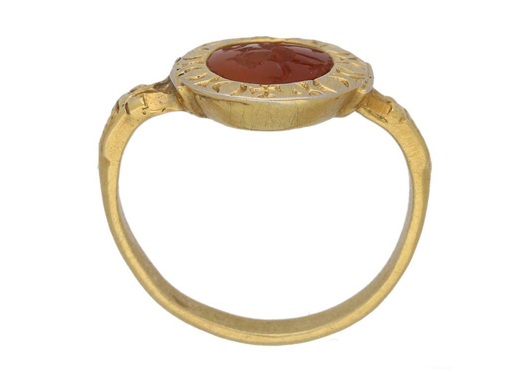 Médiéval Bague médiévale en cornaline et intaille de lion en or  en vente