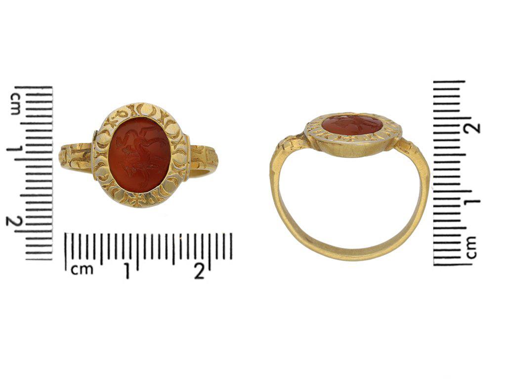 Taille mixte Bague médiévale en cornaline et intaille de lion en or  en vente