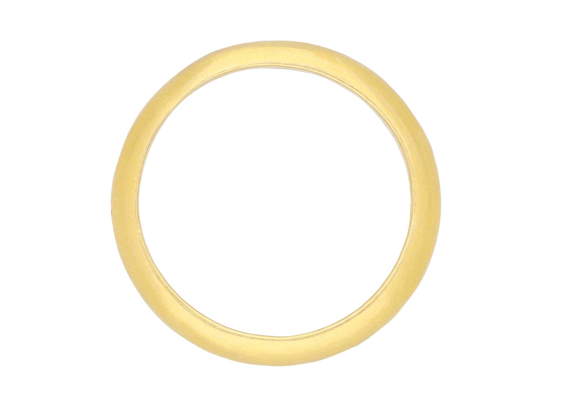 Medieval gold posy ring, 'Love is the bond of peace', circa early 17th century In Good Condition For Sale In London, GB