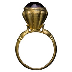 Mittelalterlicher Goldring mit Granat und Fabelwesen, ca. 1200 - 1300 AD