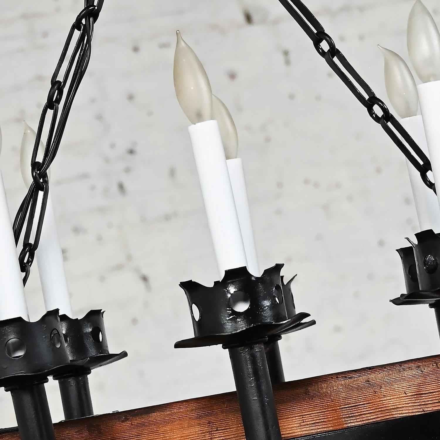 20ième siècle Suspension médiévale gothique espagnole Revive à poutrelles en fer et en Wood Lights Mexique en vente