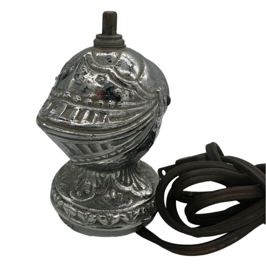 Mittelalterlicher mittelalterlicher Ritter Helm Chrom Eletric Lighter von Omsco (amerikanisch) im Angebot