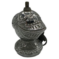 Mittelalterlicher mittelalterlicher Ritter Helm Chrom Eletric Lighter von Omsco