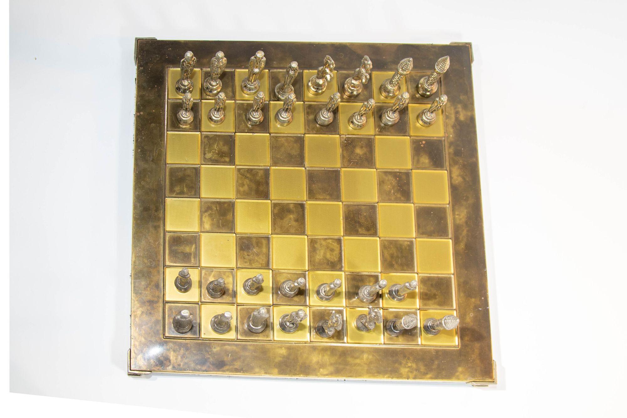 Medieval Knights Chess Set Metal Gold & Silver Pewter Crusaders Game Italy In Good Condition For Sale In North Hollywood, CA