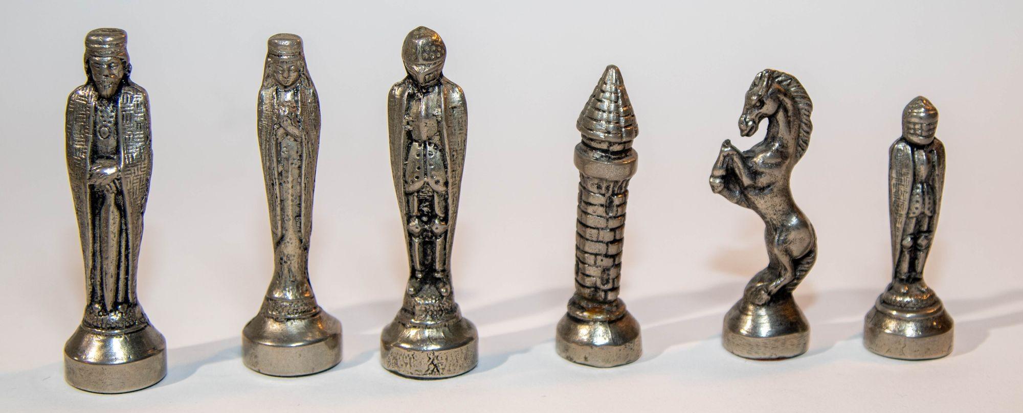 Medieval Knights Chess Set Metal Gold & Silver Pewter Crusaders Game Italy For Sale 1