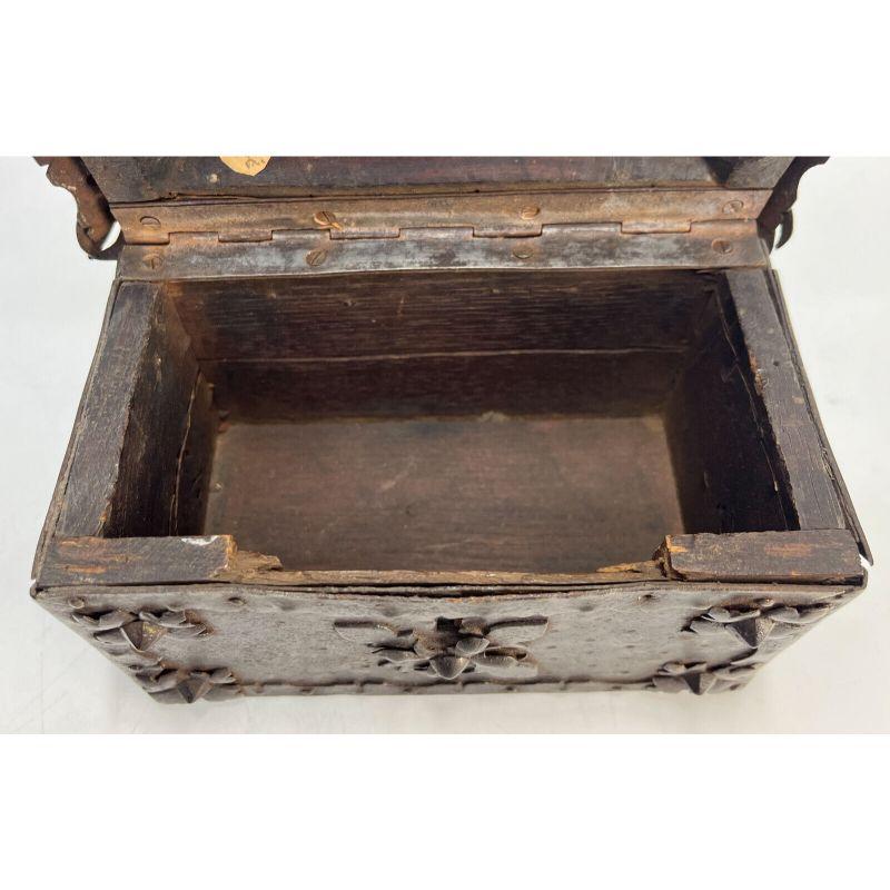 Medieval Patinated Iron-Mounted Oak Casket, 15th Century For Sale 2