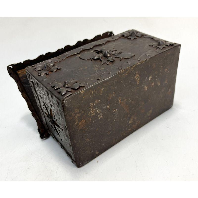 Medieval Patinated Iron-Mounted Oak Casket, 15th Century For Sale 4