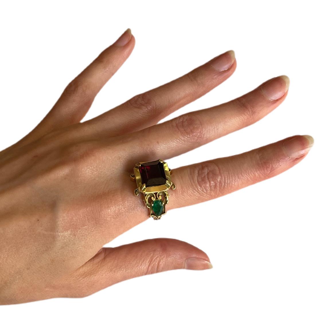 7.9ct Garnet, 1.65cts Emeralds, Enamel, & 18kt Yellow Gold Antique Style Ring  For Sale 2
