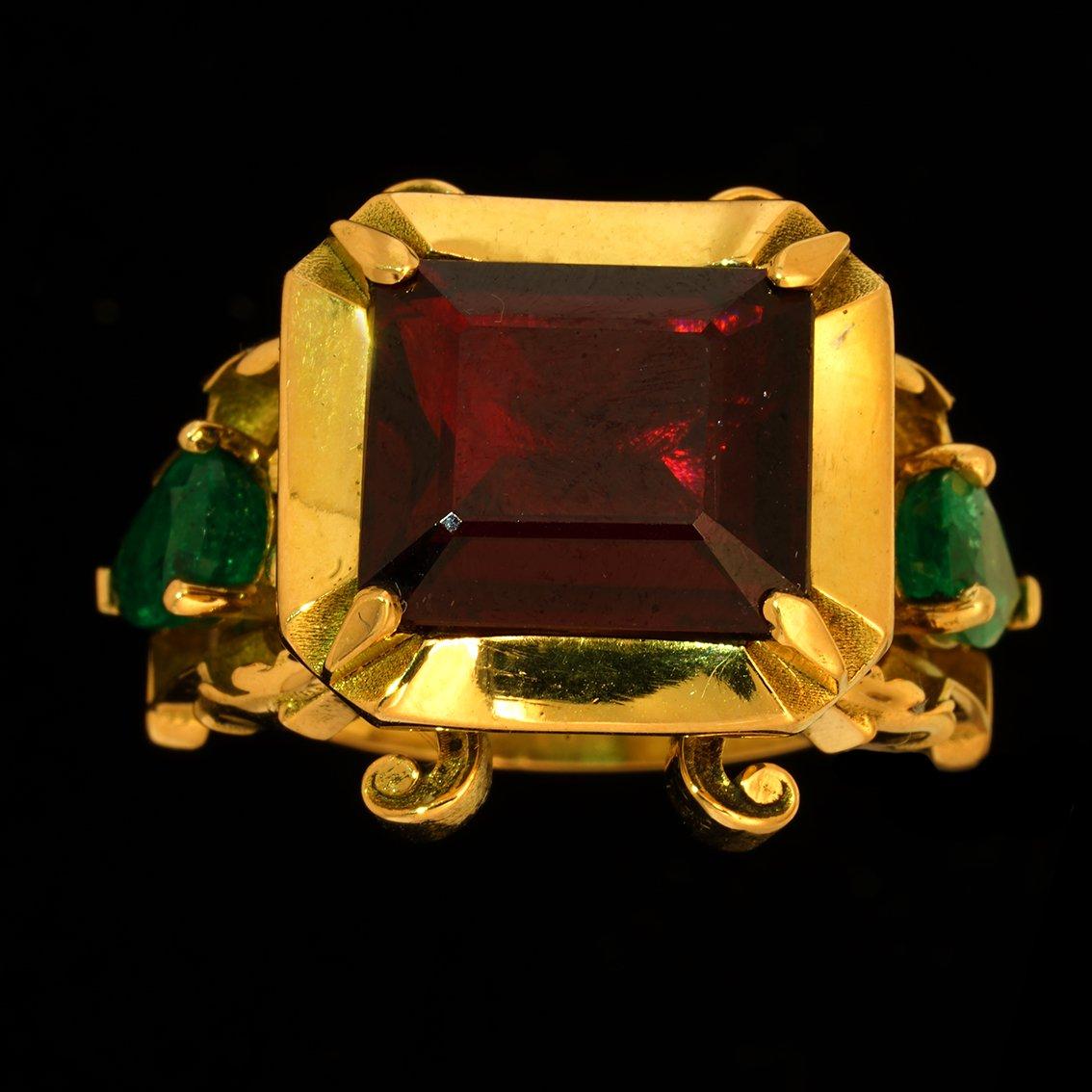 7.9ct Garnet, 1.65cts Emeralds, Enamel, & 18kt Yellow Gold Antique Style Ring  For Sale 10