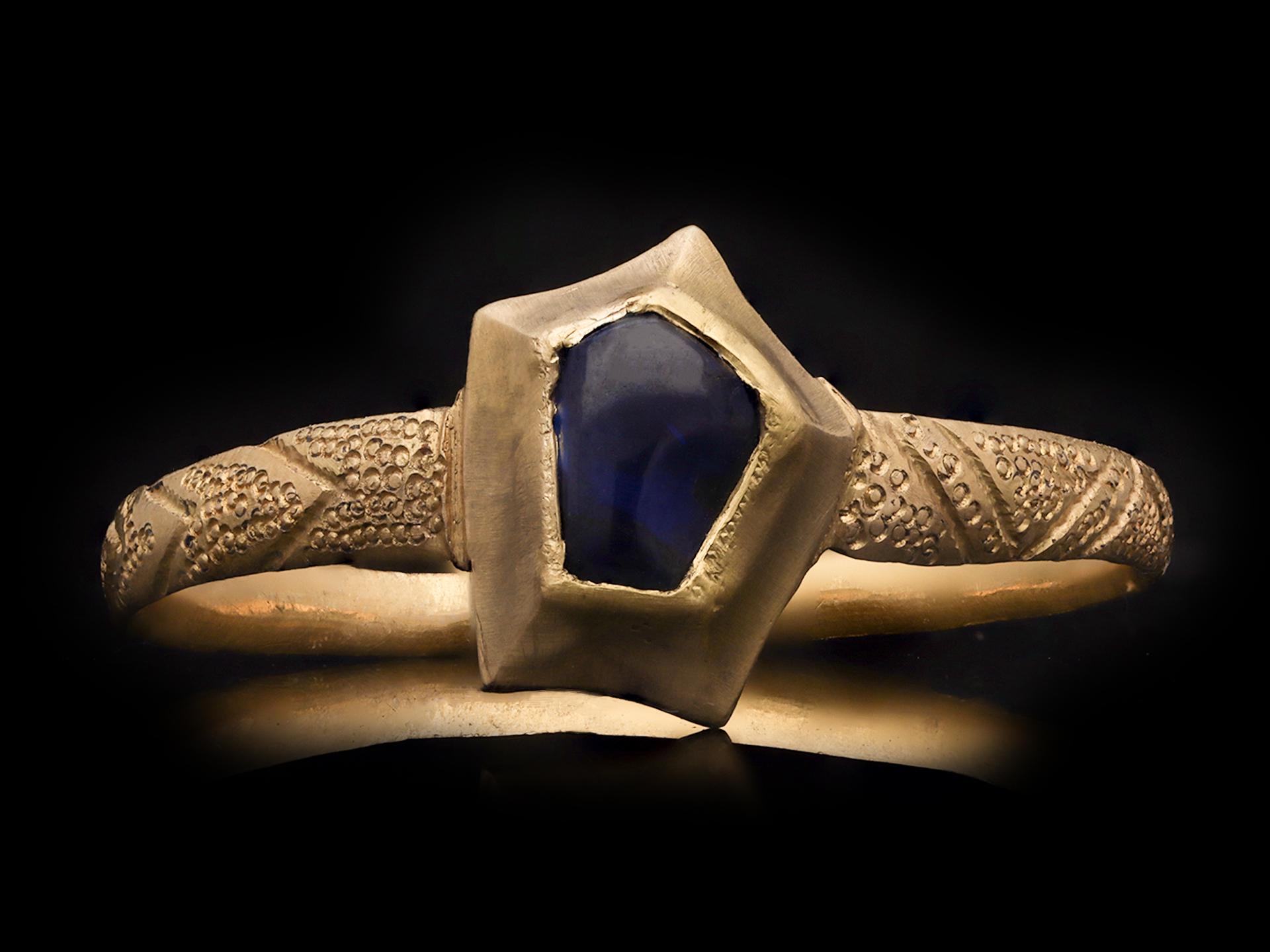 Medieval sapphire ring, circa 14th century.  For Sale 1