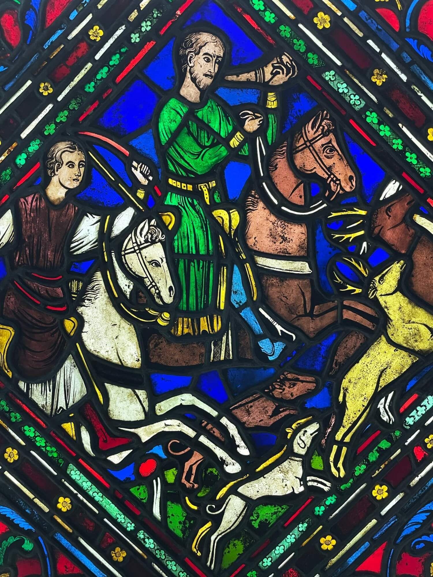 Ein sehr gut erhaltenes und fein gearbeitetes Glasfenster aus dem späten 19. Jahrhundert im mittelalterlichen Stil, das die Jagd des Heiligen Eustachius darstellt und aus der Werkstatt des deutschen Glasmalers Franz Xaver Zettler (1841-1916) stammt.