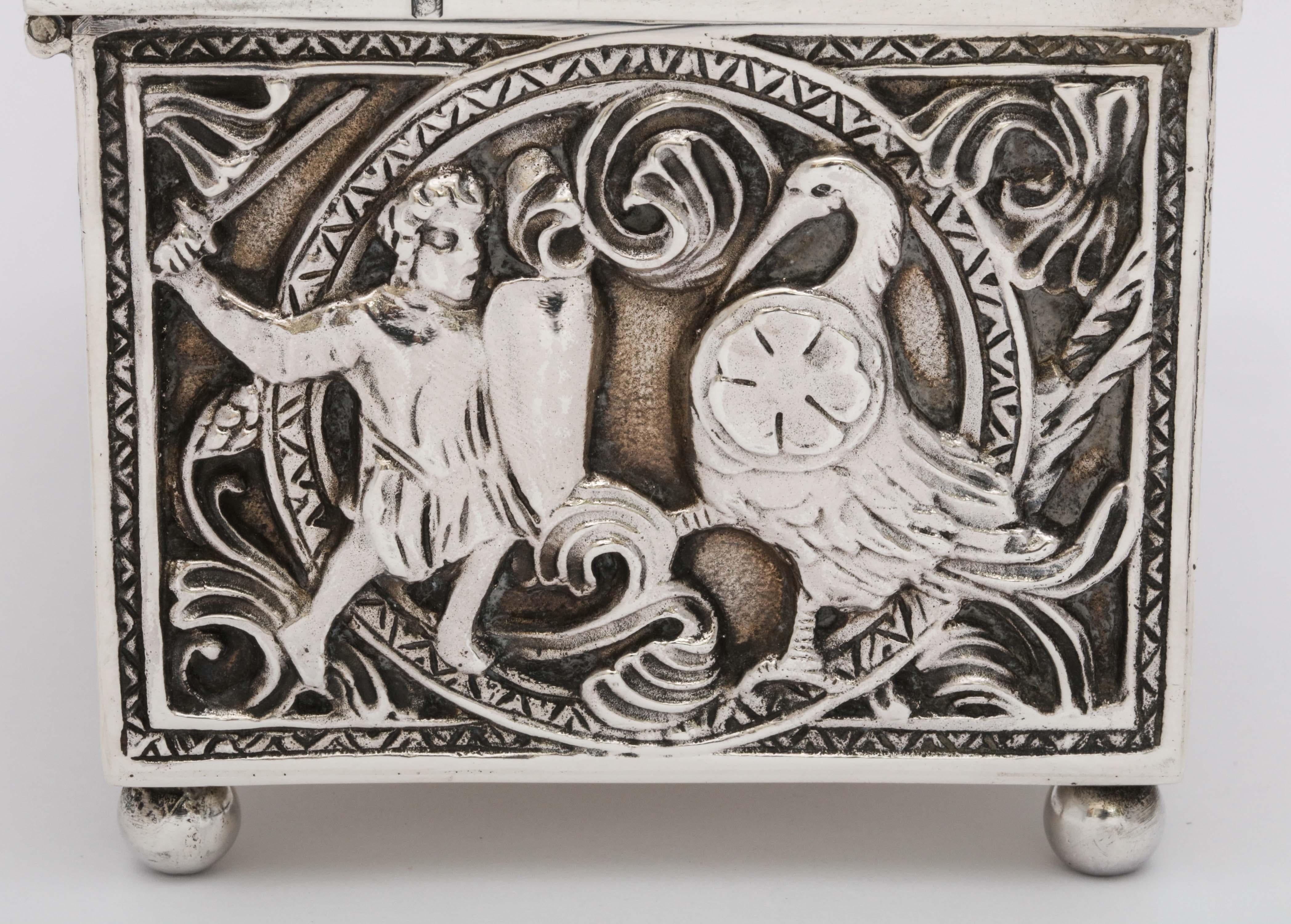 Medieval-Style Sterling Silver '.950' Footed Jewelry Box with Hinged Lid, Paris In Good Condition In New York, NY