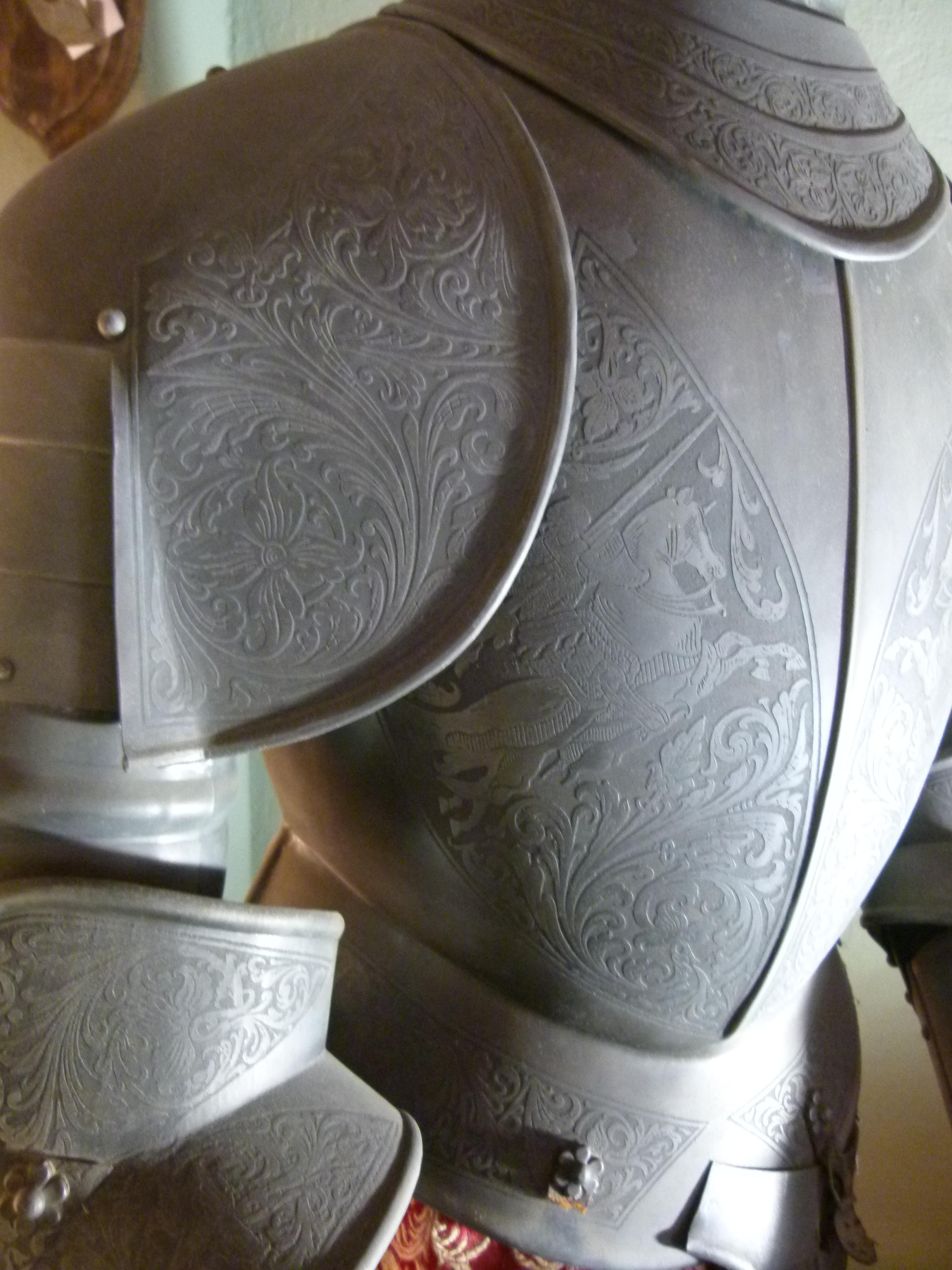 Medieval Suit of Armor Reproduction with Sword, Medieval Knights Style, Spain In Good Condition In Vulpellac, Girona