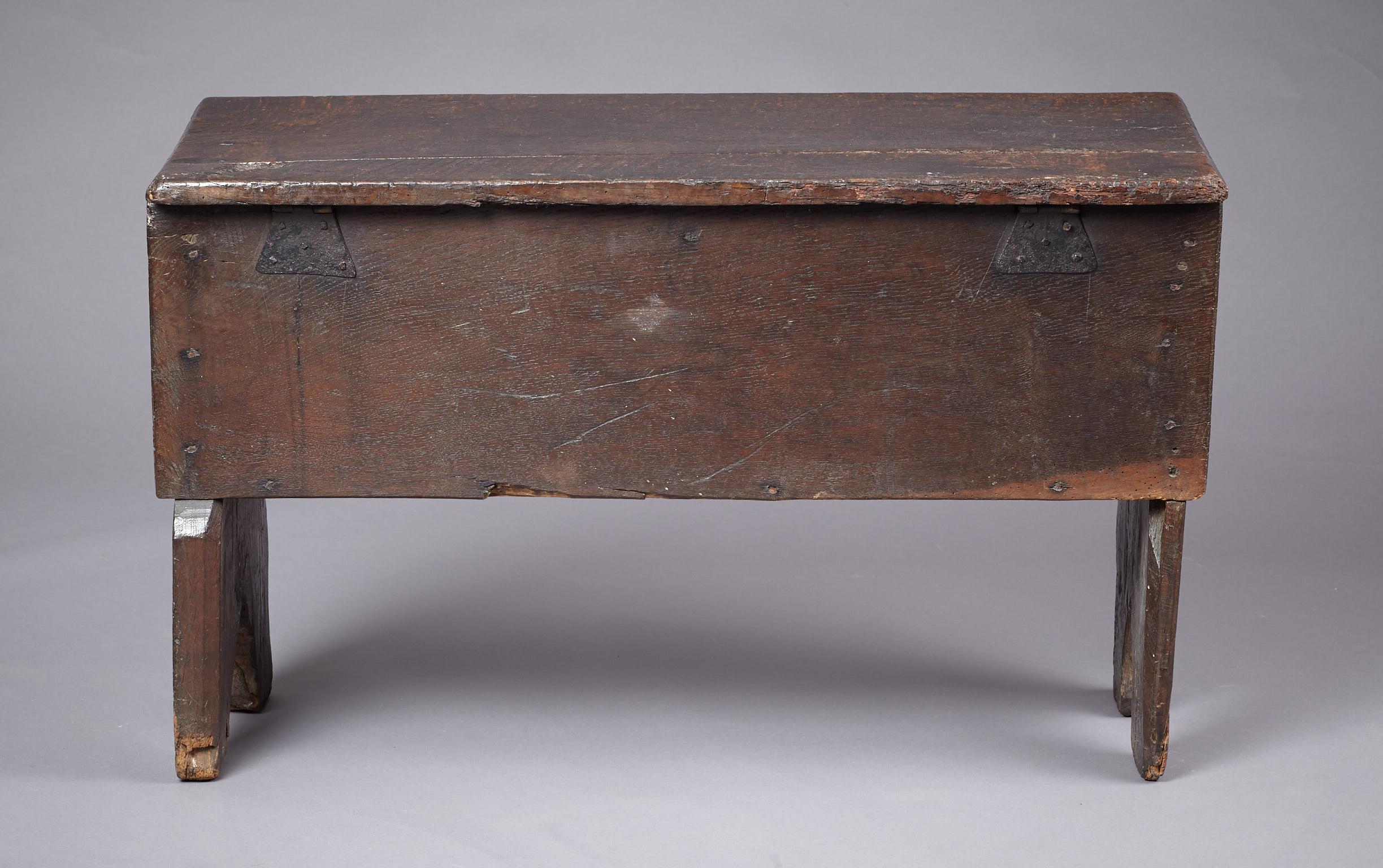Medieval, Tudor Oak Boarded Chest, Henry VII / VIII, English, circa 1480-1530 For Sale 3