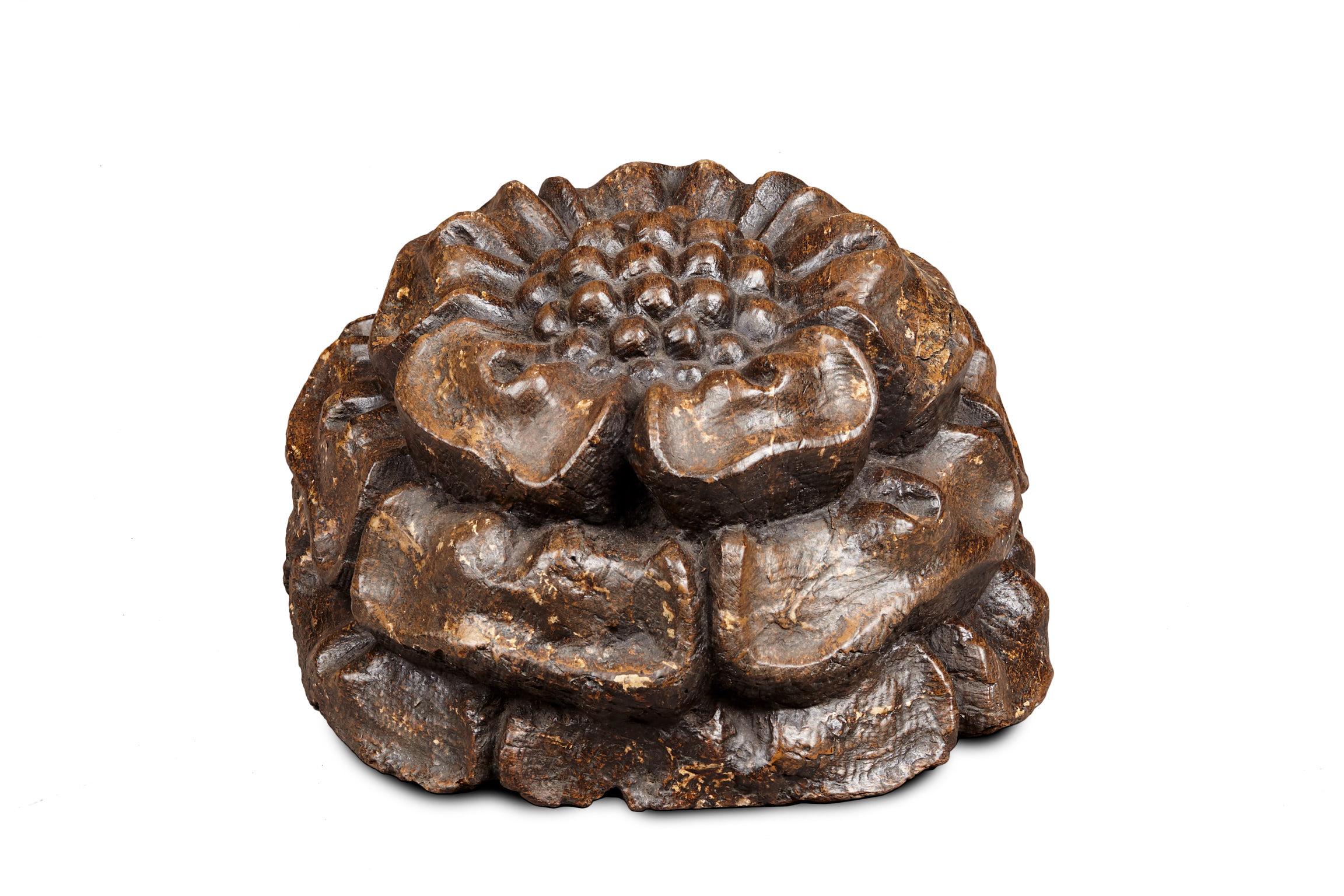 Large medieval Henry VII/Henry VIII Tudor oak ceiling boss, English, circa 1485-1530.

Boldly carved from the solid in three distinctive tiers as a Tudor rose with five petal seeded centre. With traces of original polychrome and gilt painted