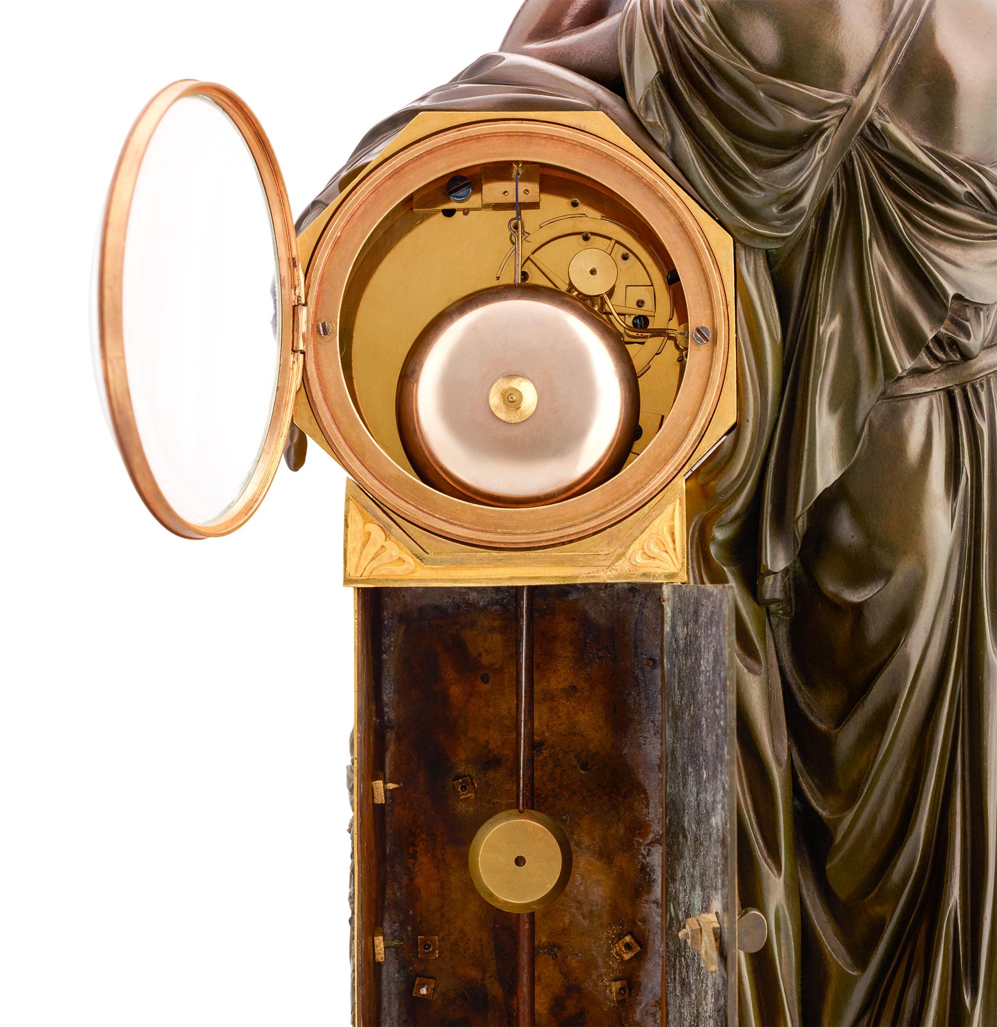 Empire-Manteluhr
Claude Galle
CIRCA 1810

Diese Empire-Sakeluhr von Galle ist ein Beispiel für die raffinierte allegorische Kunst der französischen Uhrmacherkunst des frühen 19. Das Werk stellt die Personifizierung der Meditation dar und vereint