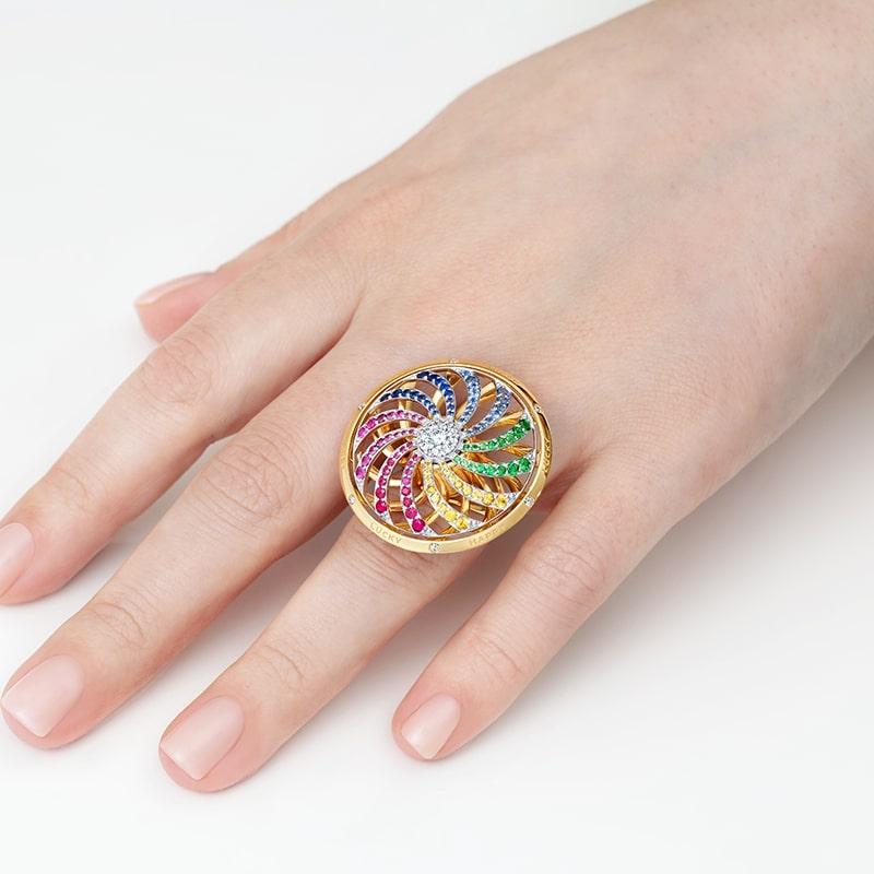 Make your own luck with our Meditation ring. This contemporary 18ct yellow gold kinetic ring is a playful prismatic take on the Wheel of Fortune. Lovingly designed with Sybarite’s signature kinetic element, every tilt of the hand launches the wheel