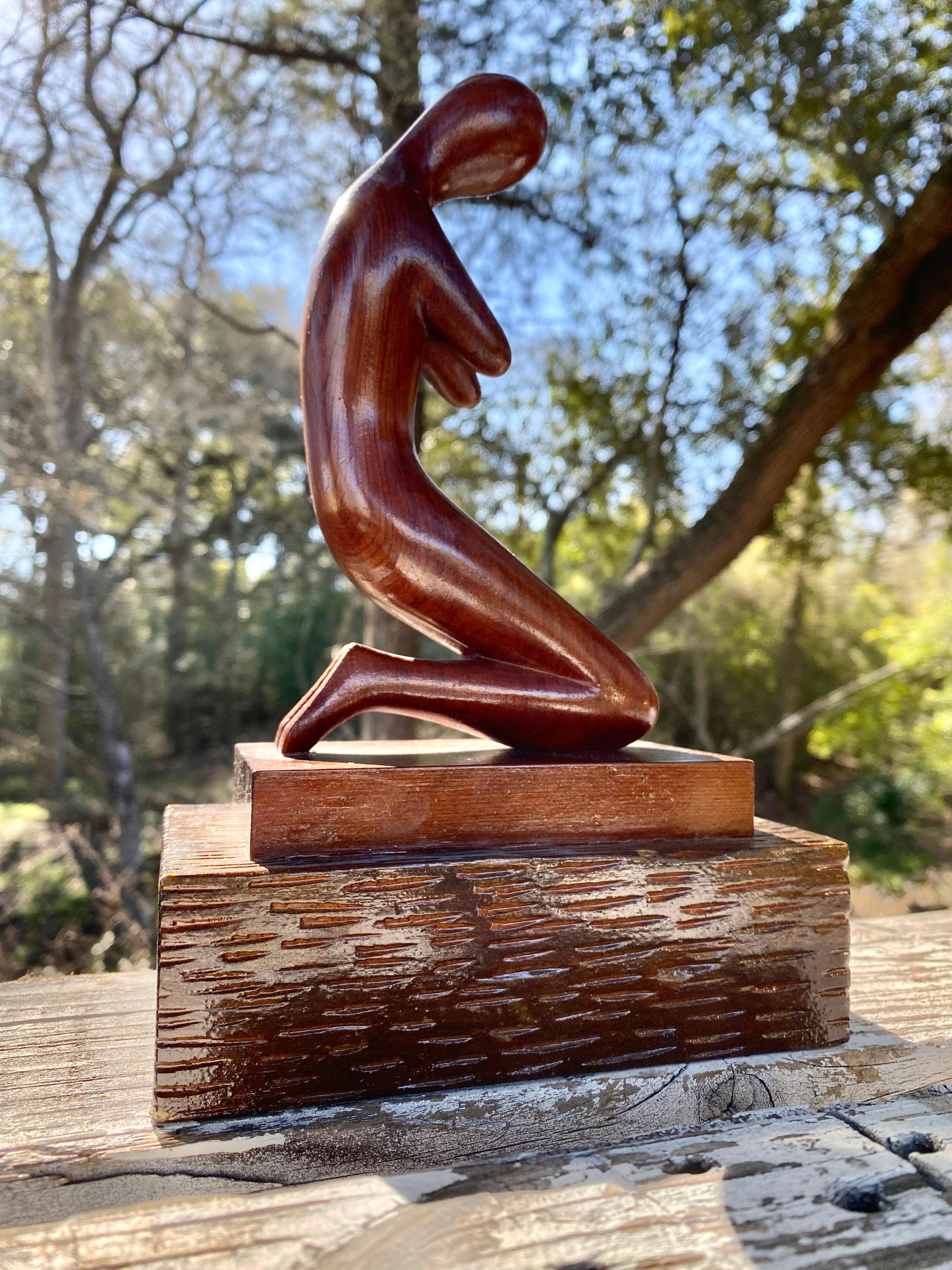 Intagliato a mano Scultura meditativa in legno intagliato di Viljo Aarnos (Finlandia) in vendita