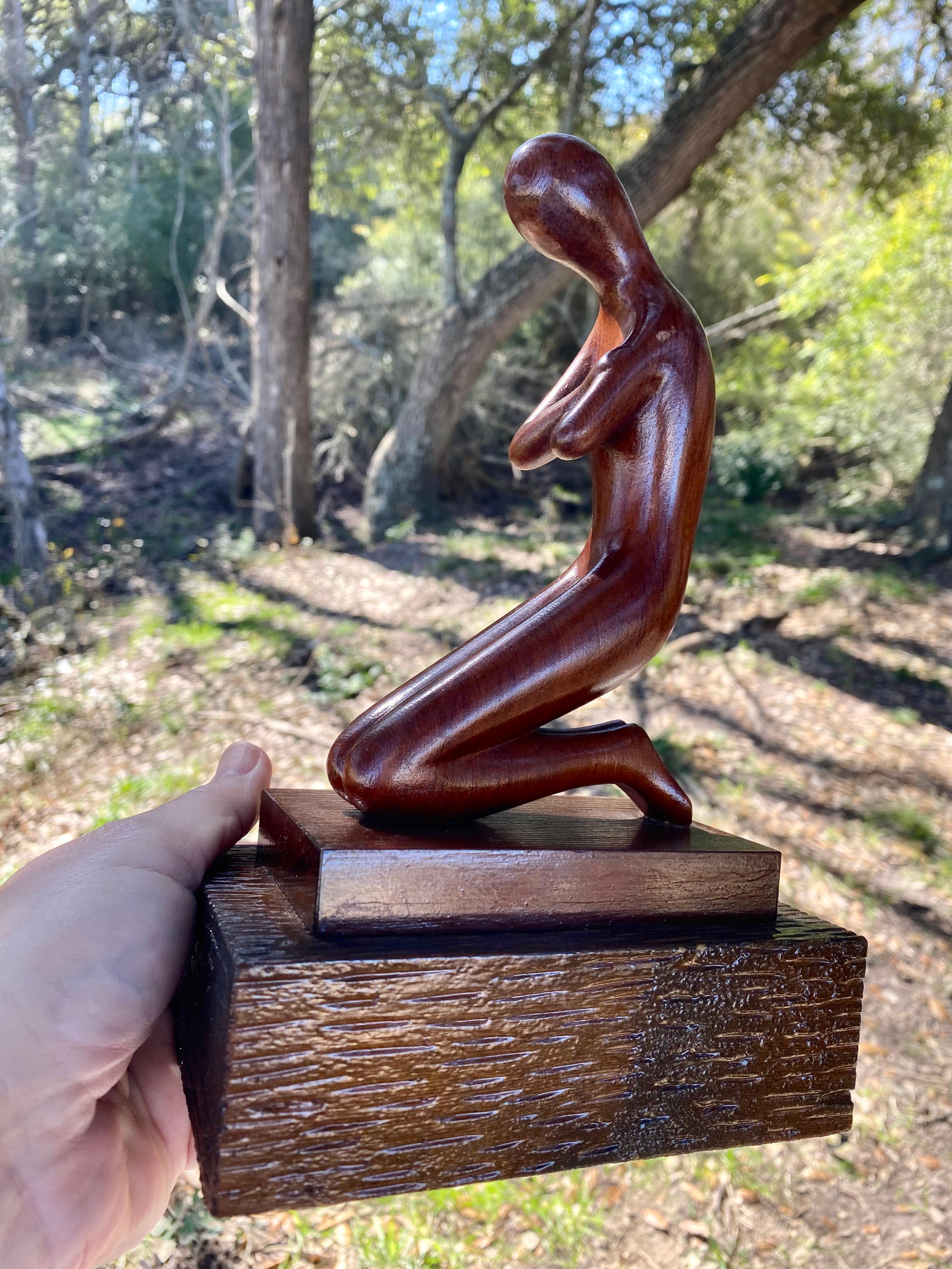 XX secolo Scultura meditativa in legno intagliato di Viljo Aarnos (Finlandia) in vendita