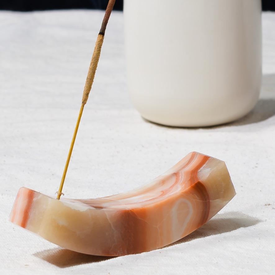 Péruvien Méditatif  Porte-encens Smile Gemstone - onyx crema en vente