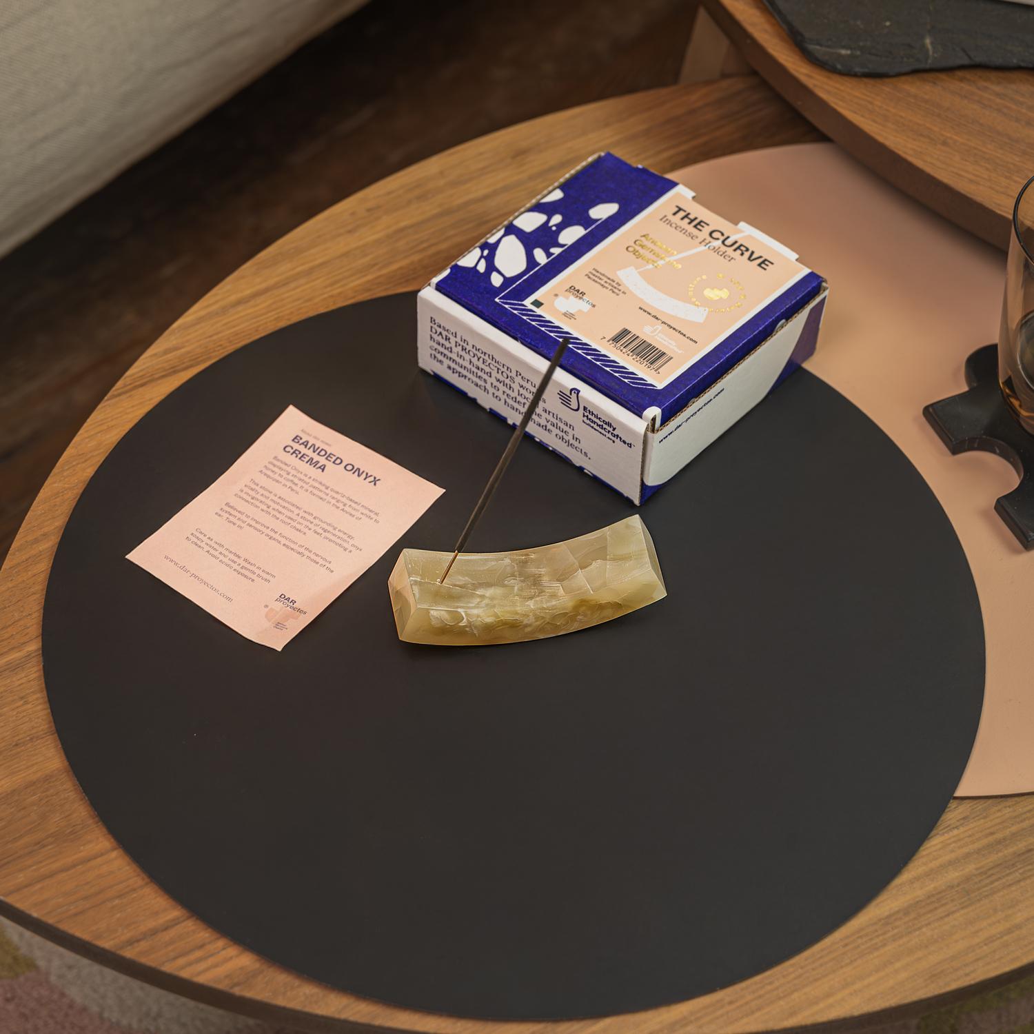 Meditativo  Porta-incienso con gema Sonrisa - ónix crema Siglo XXI y contemporáneo en venta