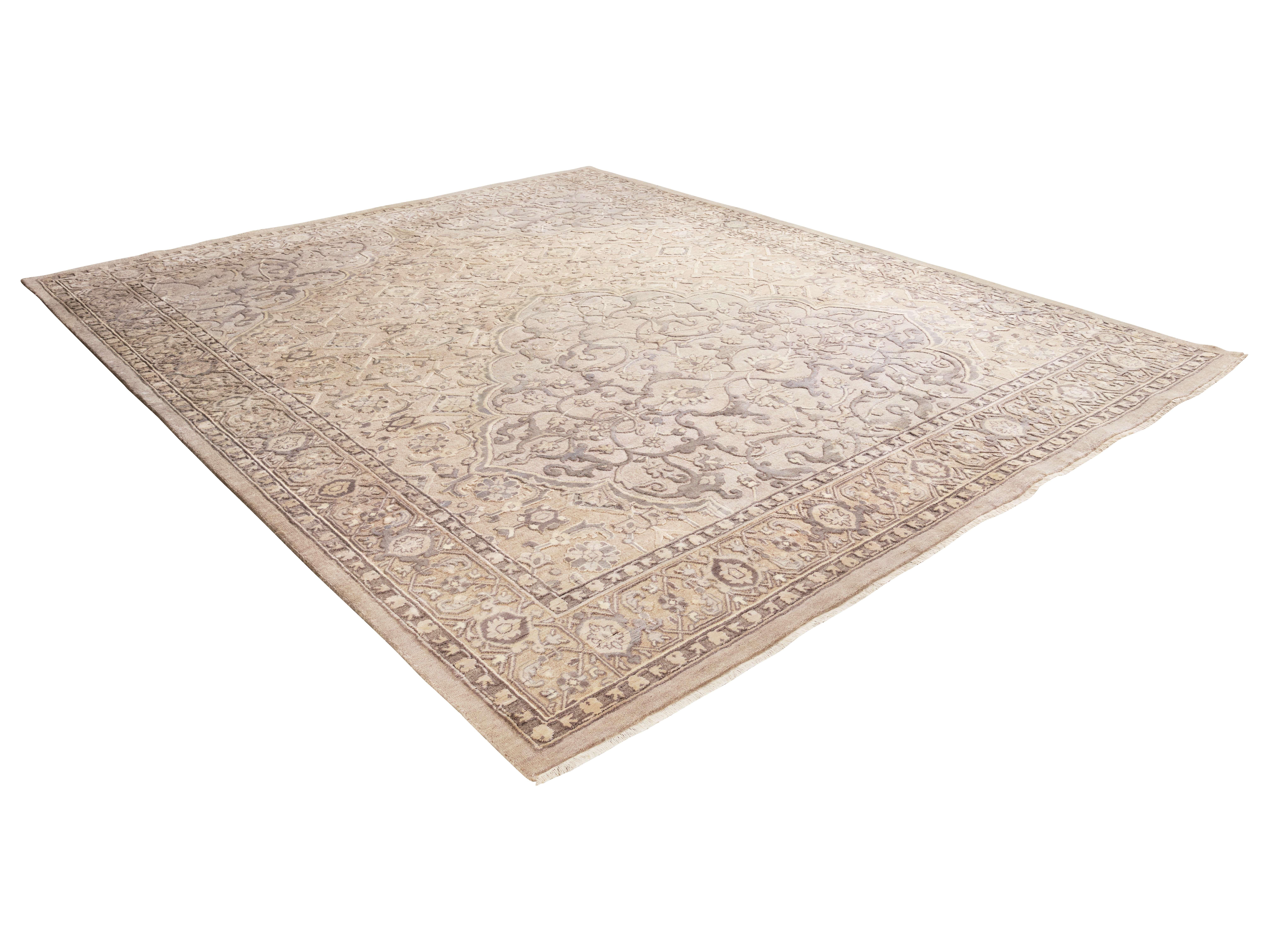 Handgeknüpfter persischer Mediterranea-Teppich aus Wolle und botanischer Seide von Hand (Indisch) im Angebot