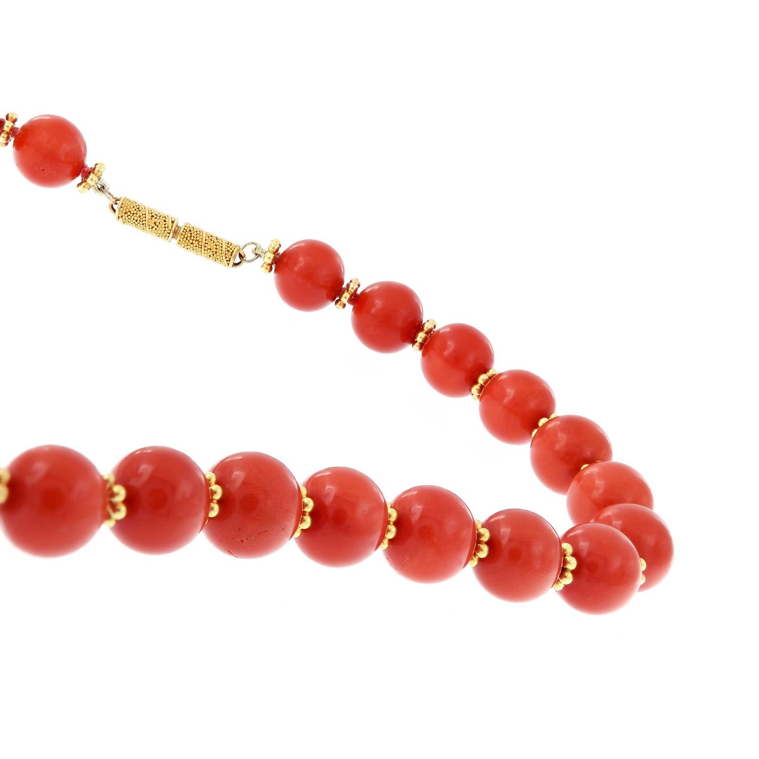 Mediterranean Coral Beaded Gold Necklace In New Condition In Troy, MI