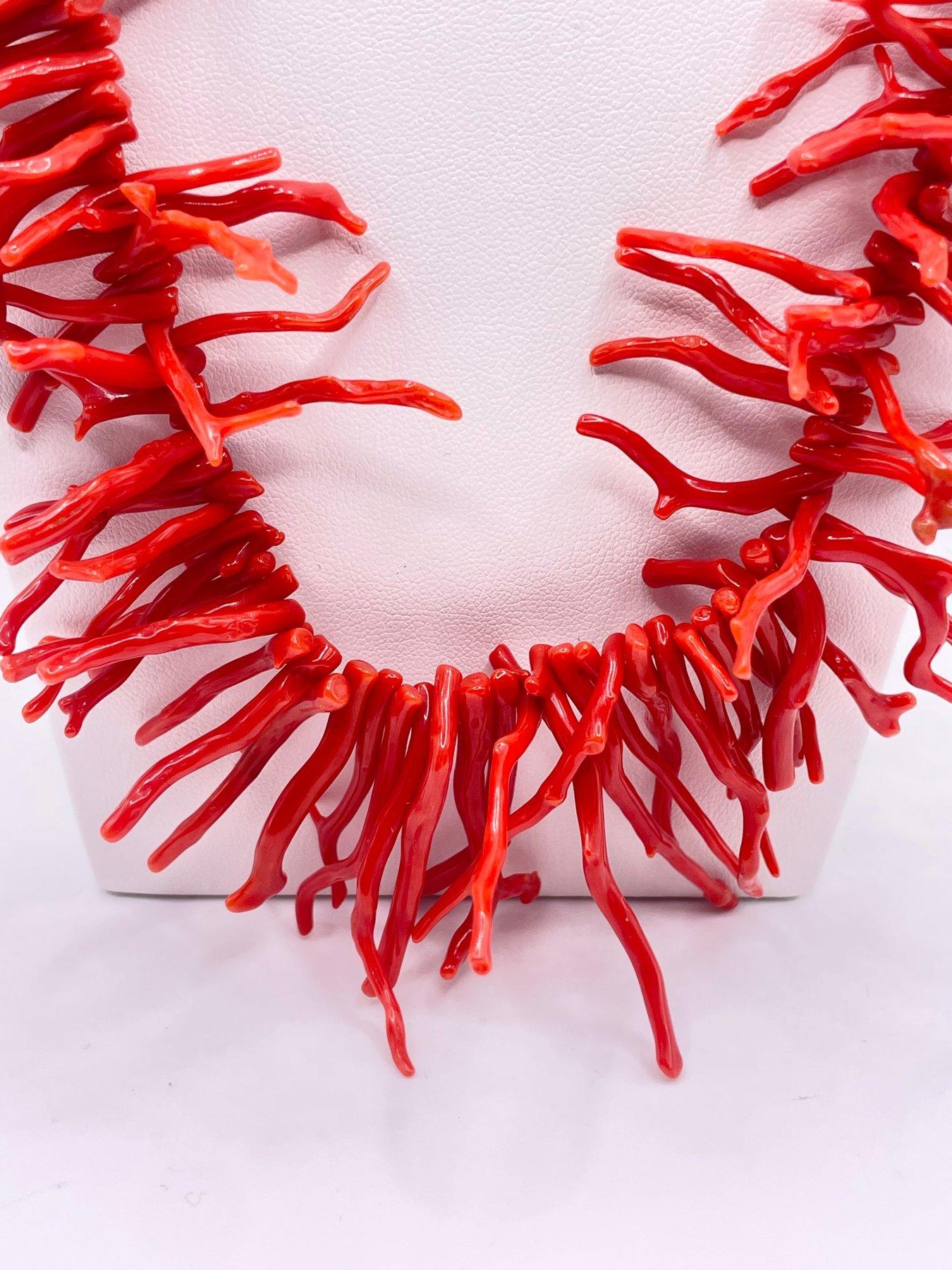 Collier méditerranéen en or 14K avec branches de corail en vente 2