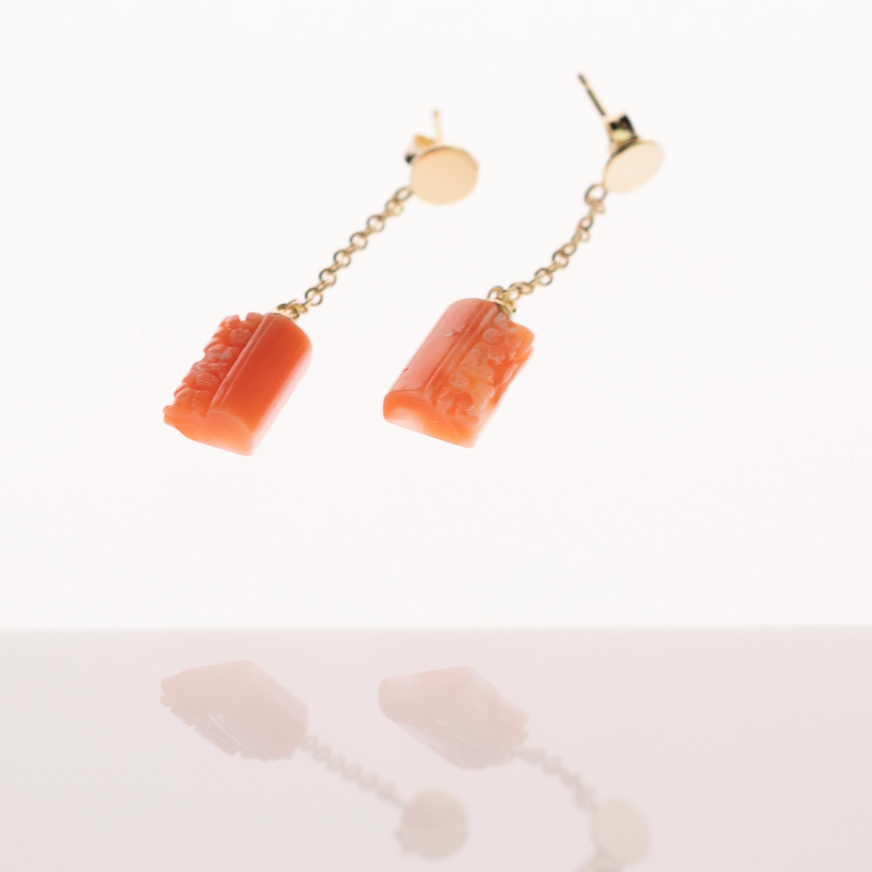 Mediterranean Coral Carved Rectangular 18 Karat Gold Chain Drop Flower Earrings For Sale 3