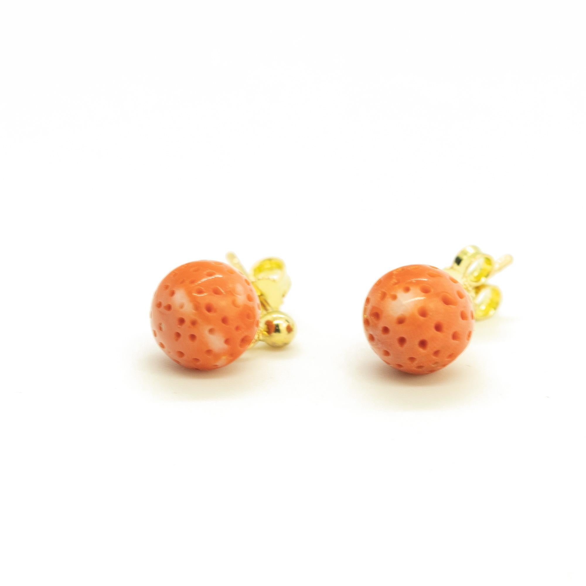 Mixed Cut Mediterranean Coral Strawberry 18 Karat Gold Dangle Drop Chic Cocktail Earrings For Sale