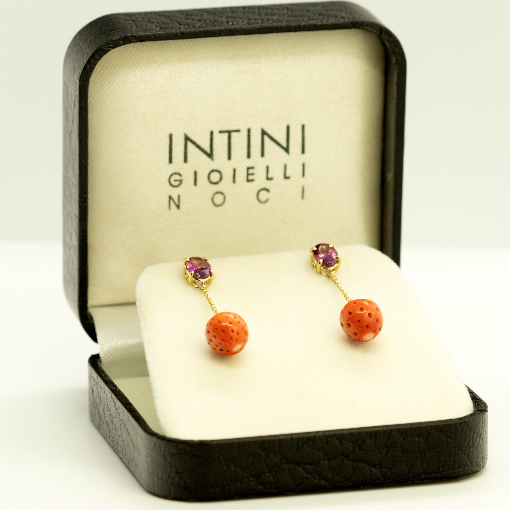 Mediterrane Koralle Erdbeer 18 Karat Gold Rhodolith Tropfen-Cocktail-Ohrringe im Zustand „Neu“ im Angebot in Milano, IT