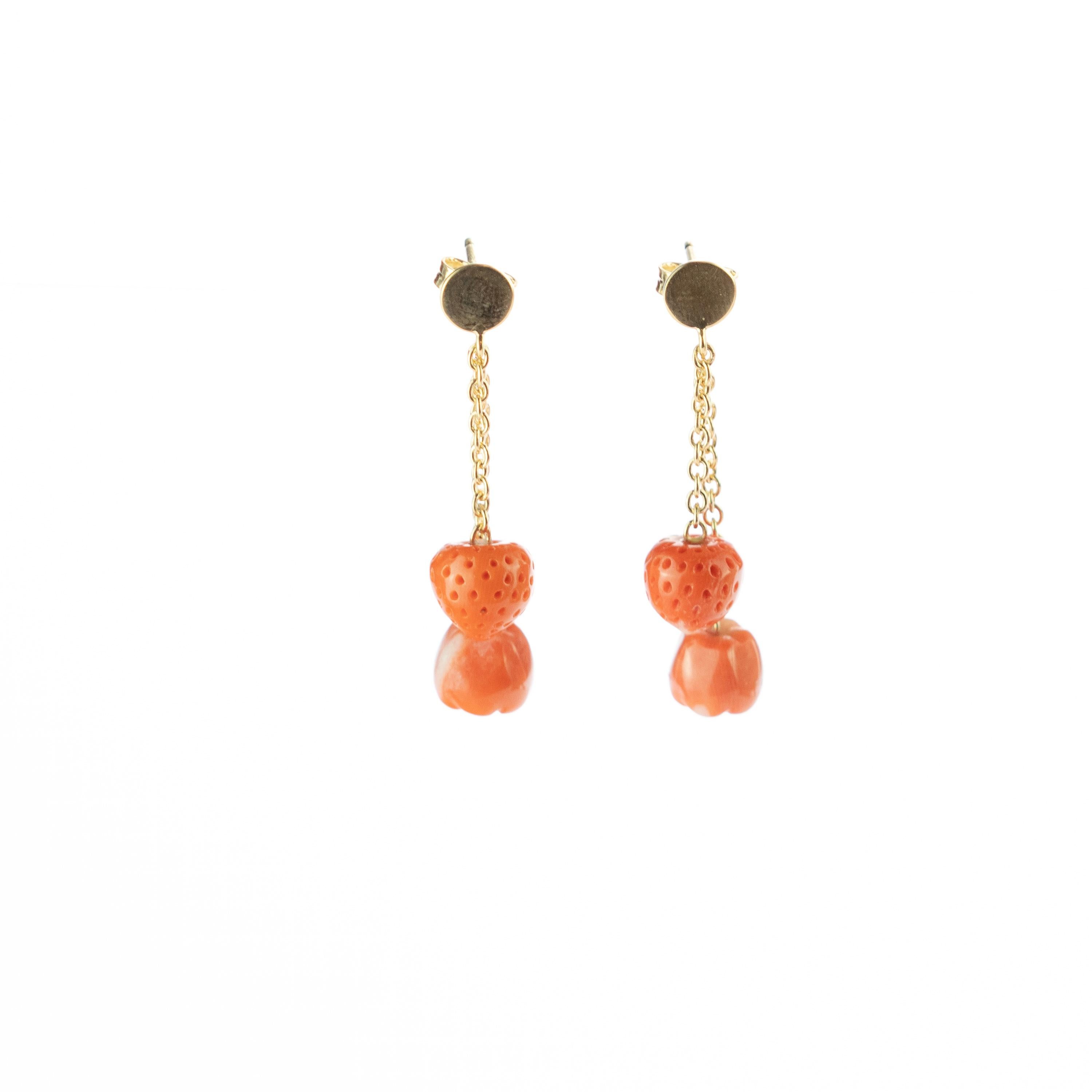 Women's Mediterranean Coral Strawberry Apple 18 Karat Gold Chain Drop Cocktail Earrings For Sale