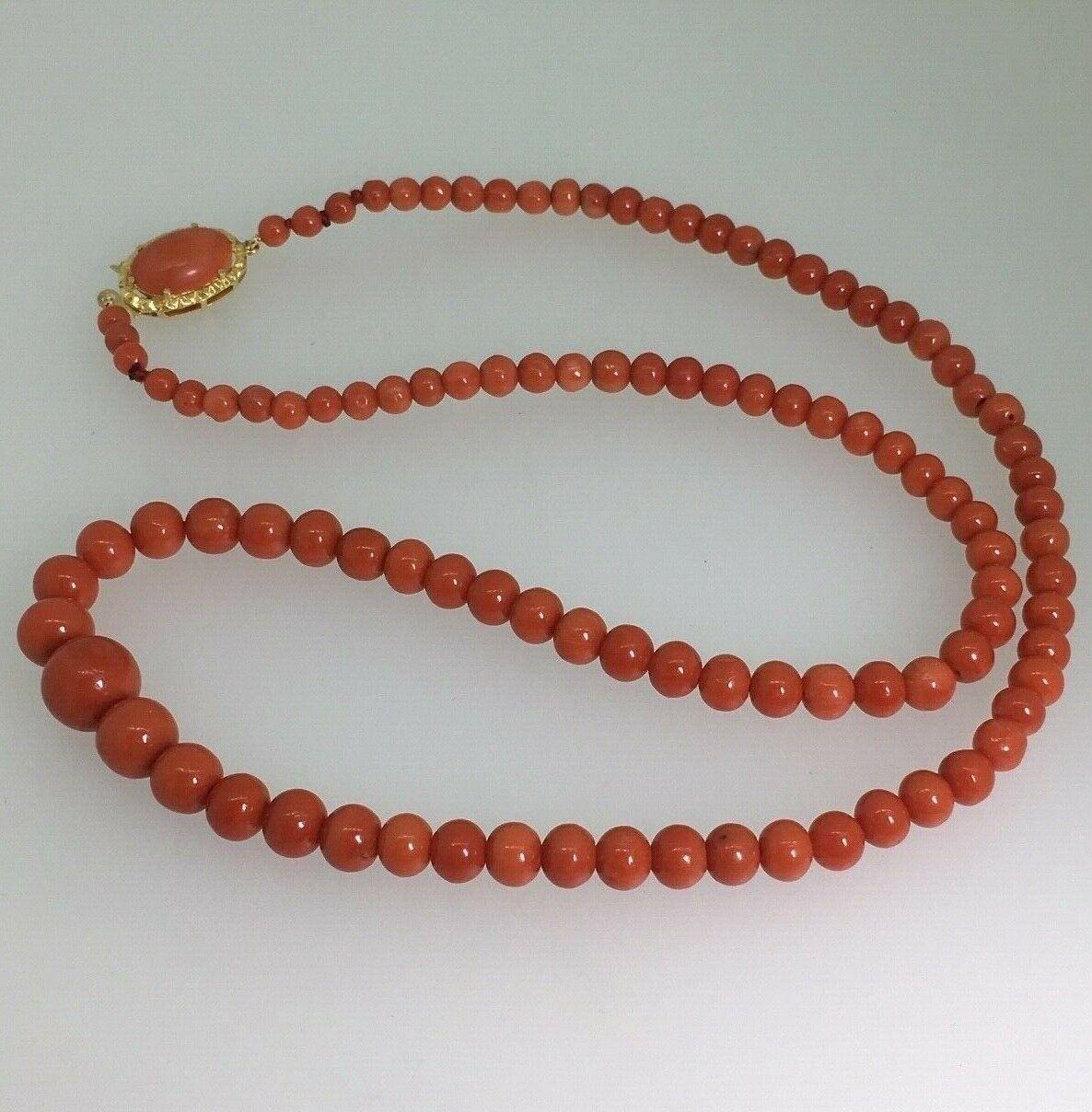 Retro Mediterranean Natural Dusty Pinkish Red Coral 18K 18ct 750 Gold Necklace For Sale