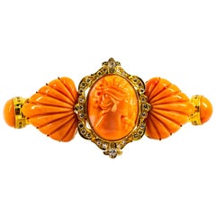 Mediterranean Peach Coral 0.85 Carat White Diamond Yellow Gold Venus Bracelet