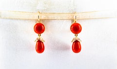 Boucles d'oreilles à levier en or jaune avec corail rouge méditerranéen et diamants blancs de 0,20 carat