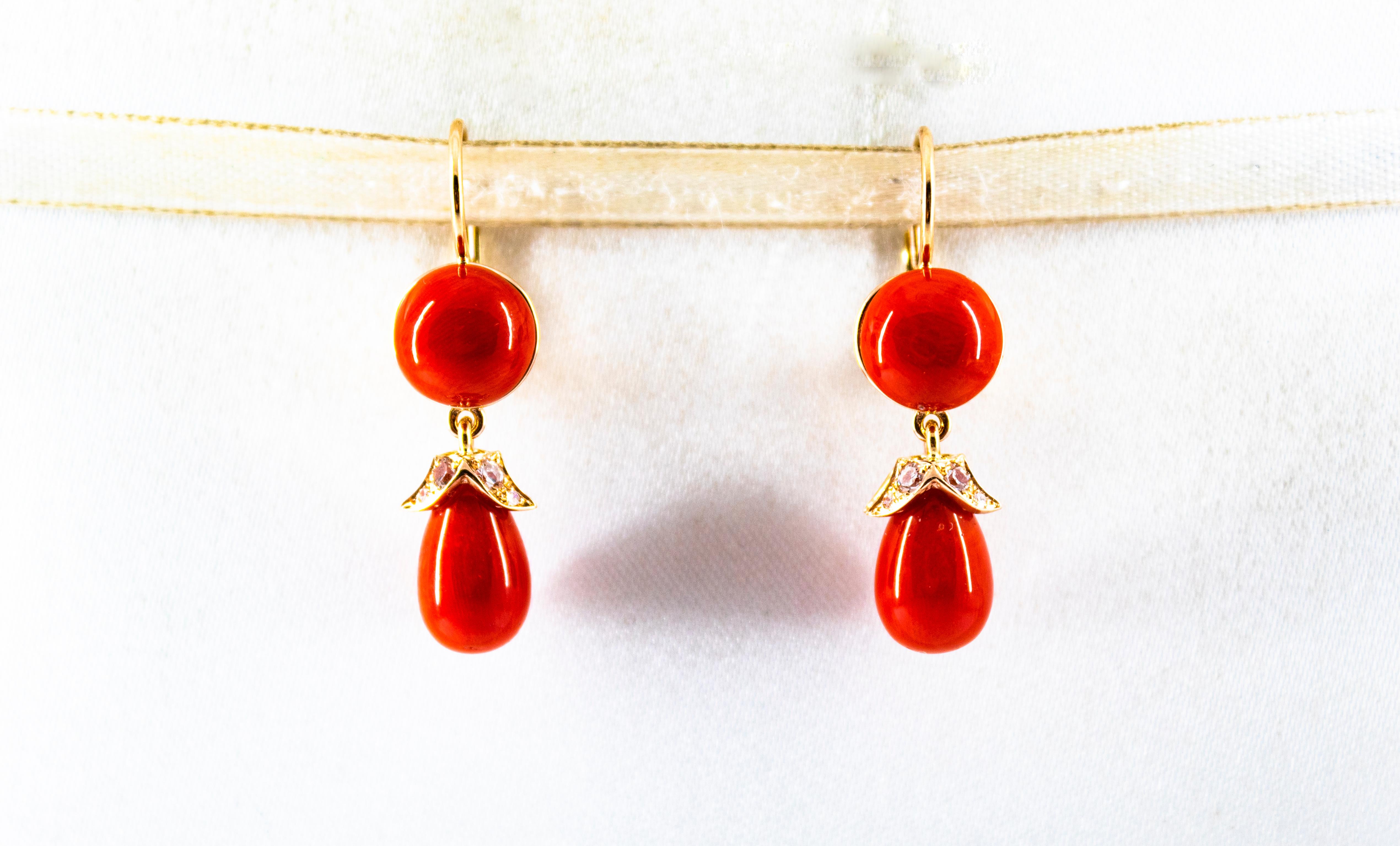 Art nouveau Boucles d'oreilles à levier en or jaune avec corail rouge méditerranéen et diamants blancs de 0,20 carat en vente