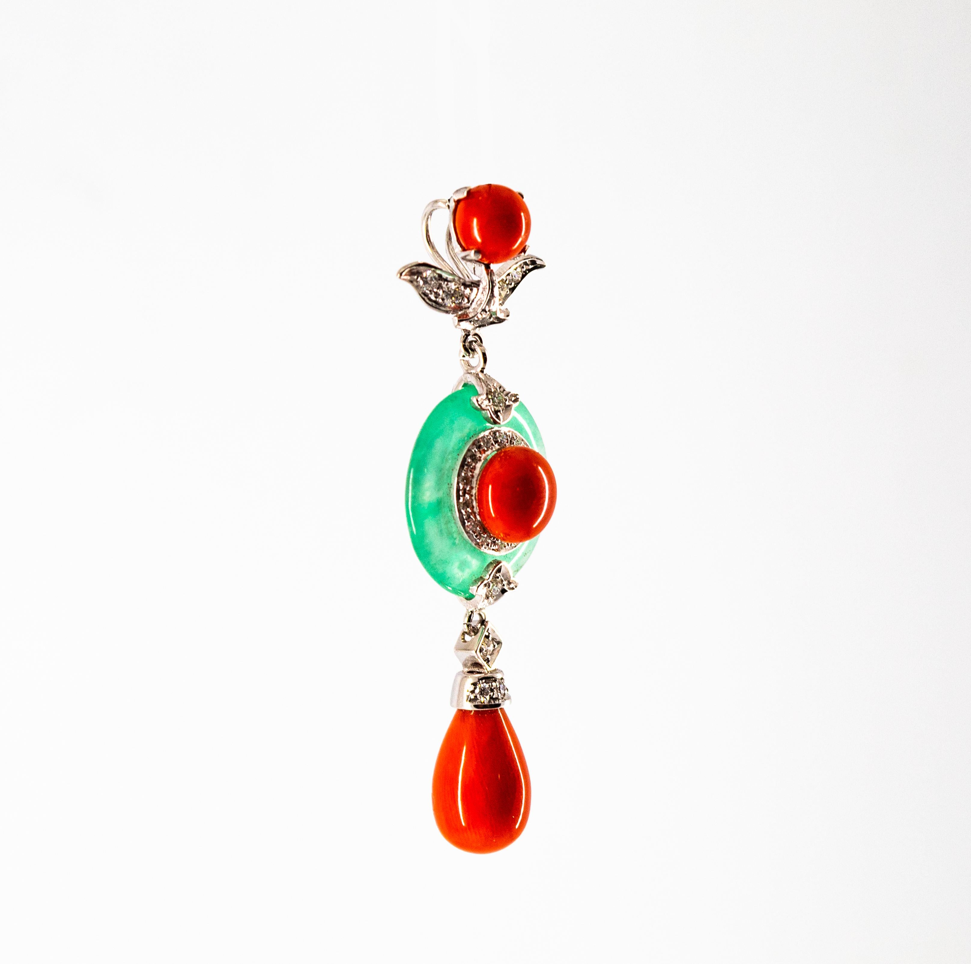 Pendentif en or blanc avec corail rouge méditerranéen et diamants blancs de 0,32 carat en vente 3