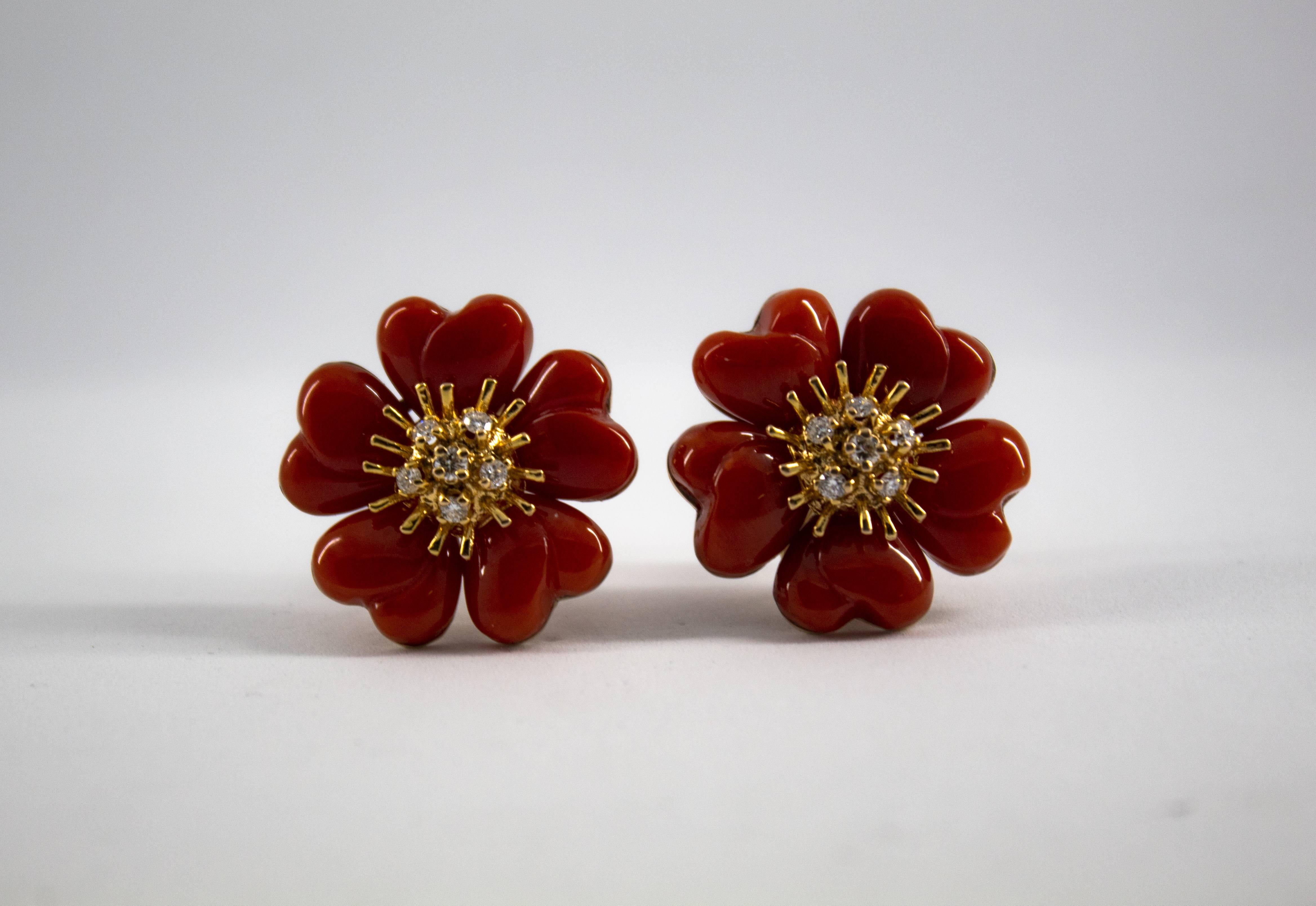 Mediterranean Red Coral 0.40 Carat Diamond Yellow Gold Clip-On Flowers Earrings In New Condition In Naples, IT