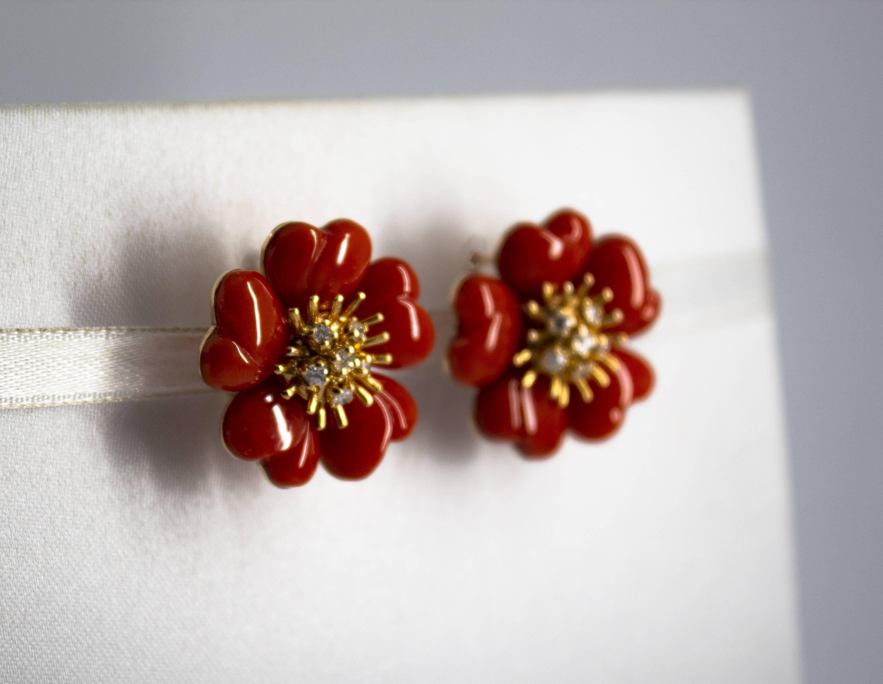 Women's or Men's Mediterranean Red Coral 0.40 Carat Diamond Yellow Gold Clip-On Flowers Earrings