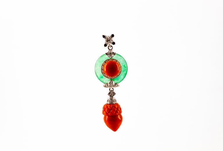 Art Deco Mediterranean Red Coral 0.42 Carat White Black Diamond Jade White Gold Necklace For Sale
