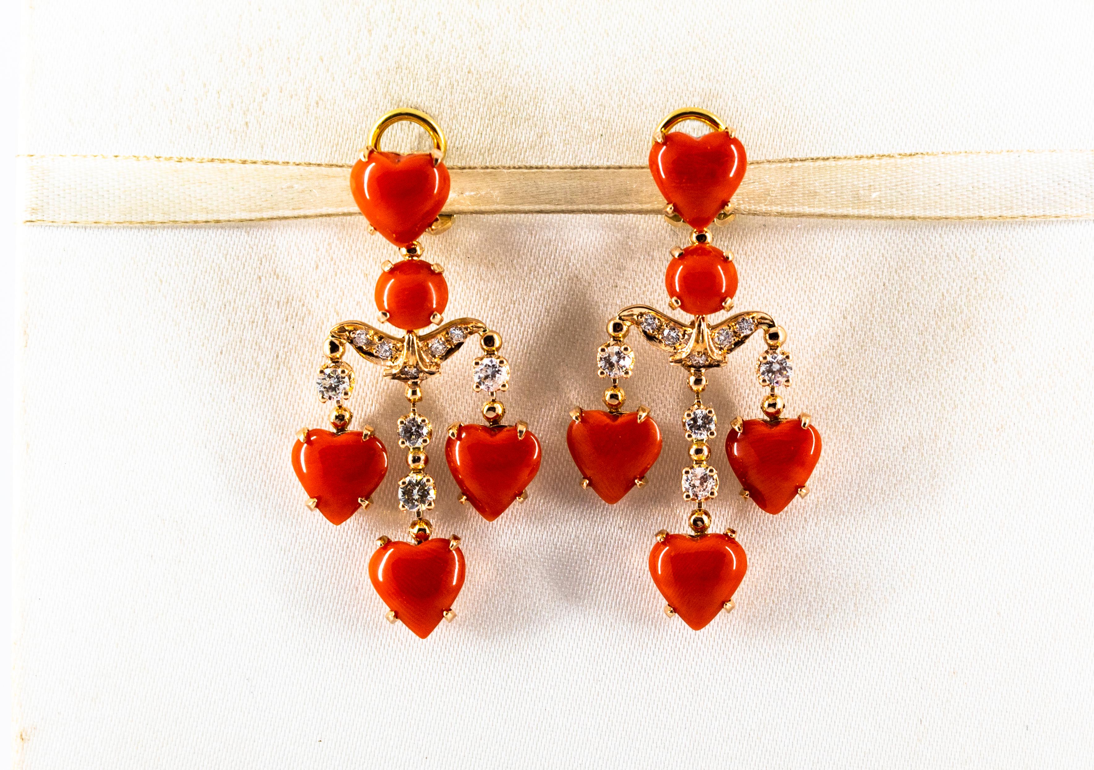 Pendientes de clip de oro amarillo con diamante blanco y coral rojo del Mediterráneo de 0,90 quilates Corte brillante en venta