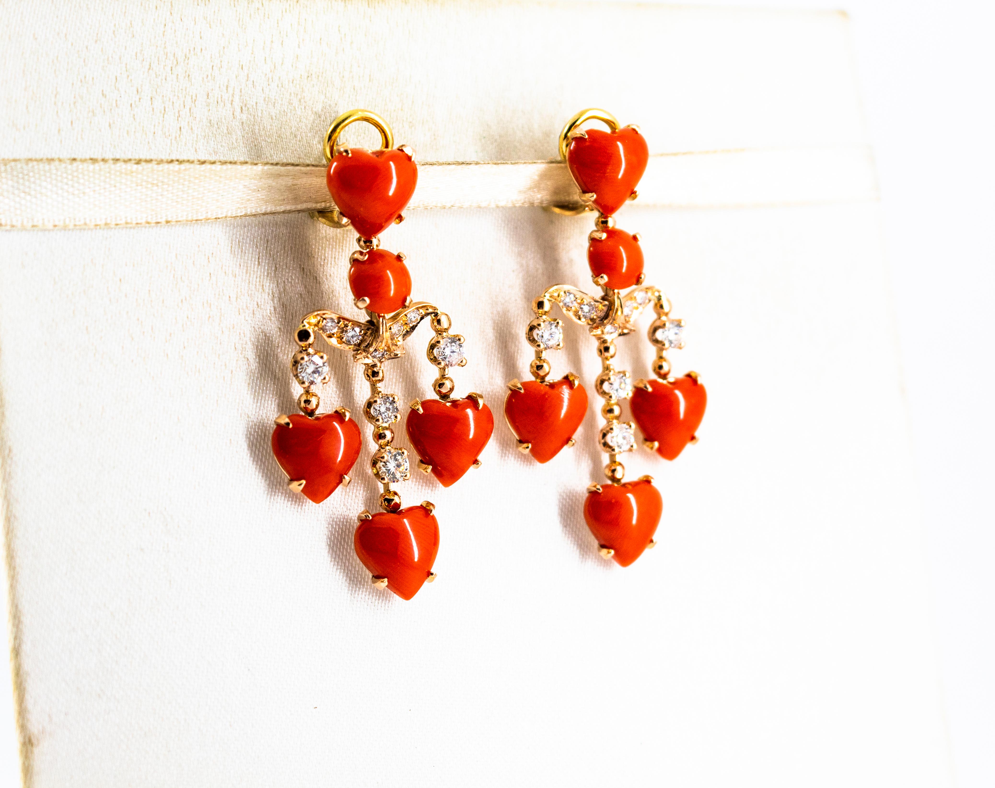 Pendientes de clip de oro amarillo con diamante blanco y coral rojo del Mediterráneo de 0,90 quilates en Nuevo estado para la venta en Naples, IT