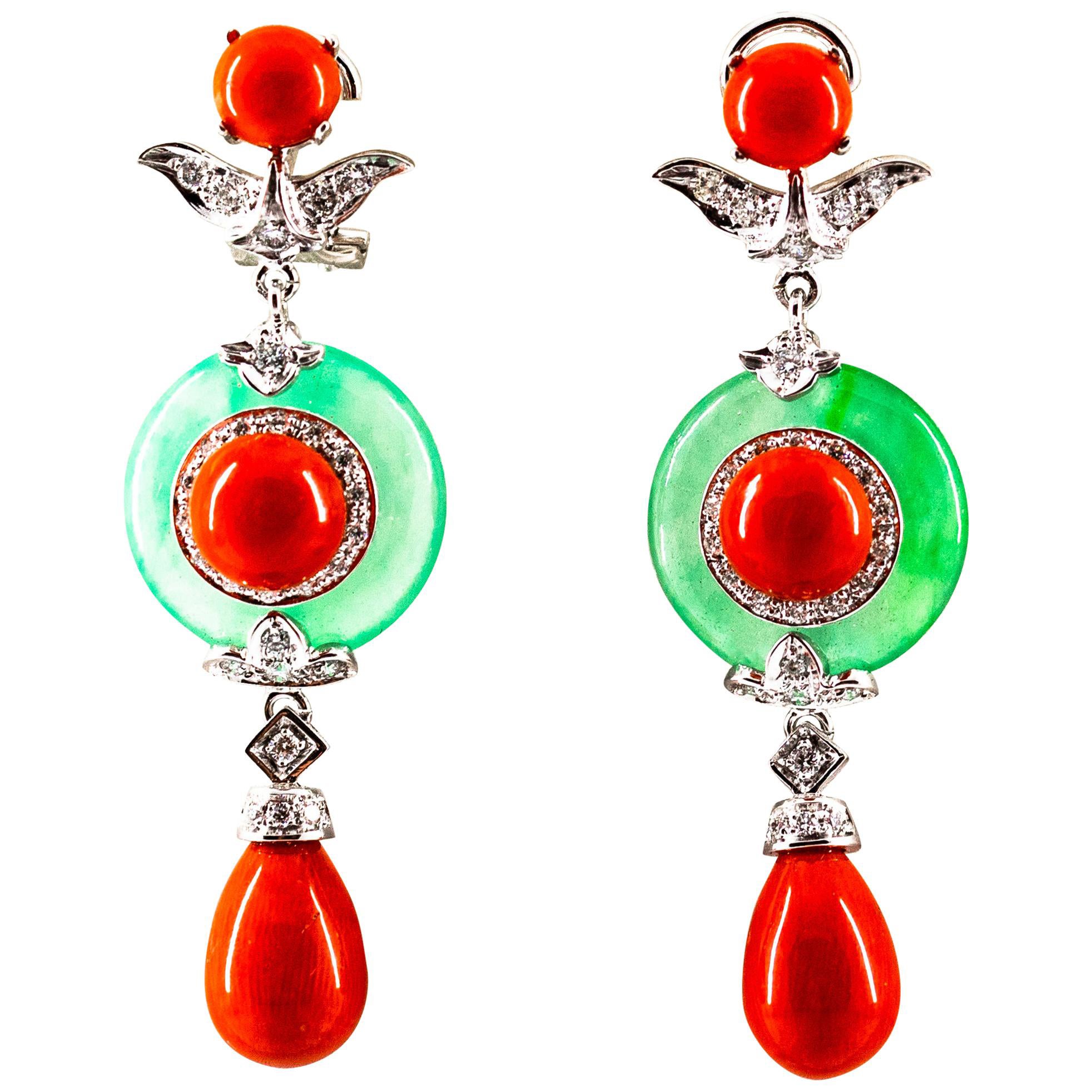 Orecchini a goccia in oro bianco con diamanti bianchi da 0,65 carati di giada corallina rossa mediterranea