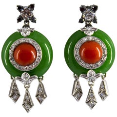 Clous d'oreilles en or blanc avec corail rouge méditerranéen, jade et diamants de 0,96 carat